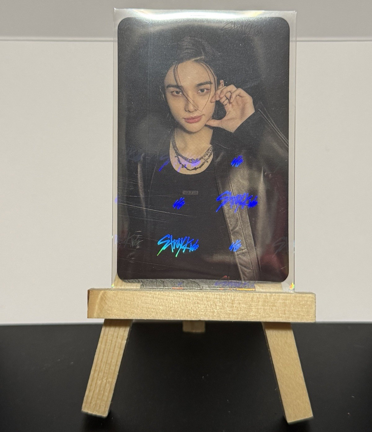 Stray Kids exclusive hyunjin ate photocard! (Card not scratched it’s sleeve)