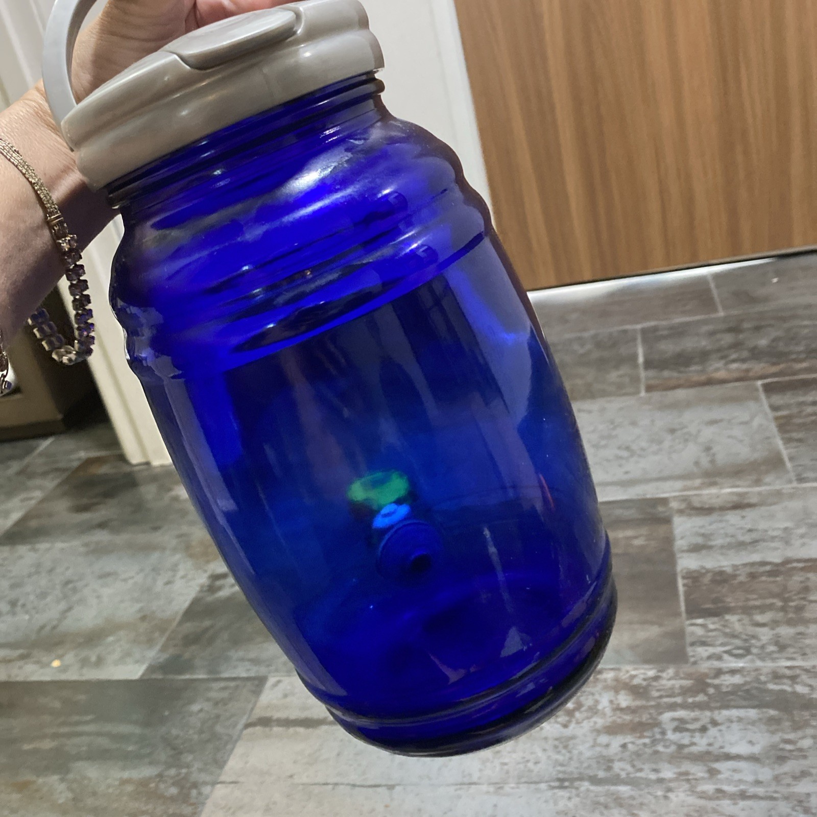 VTG 90’s Cobalt Dark Blue Glass Drink Dispenser Jar Sun Tea Spigot & Pour Spout