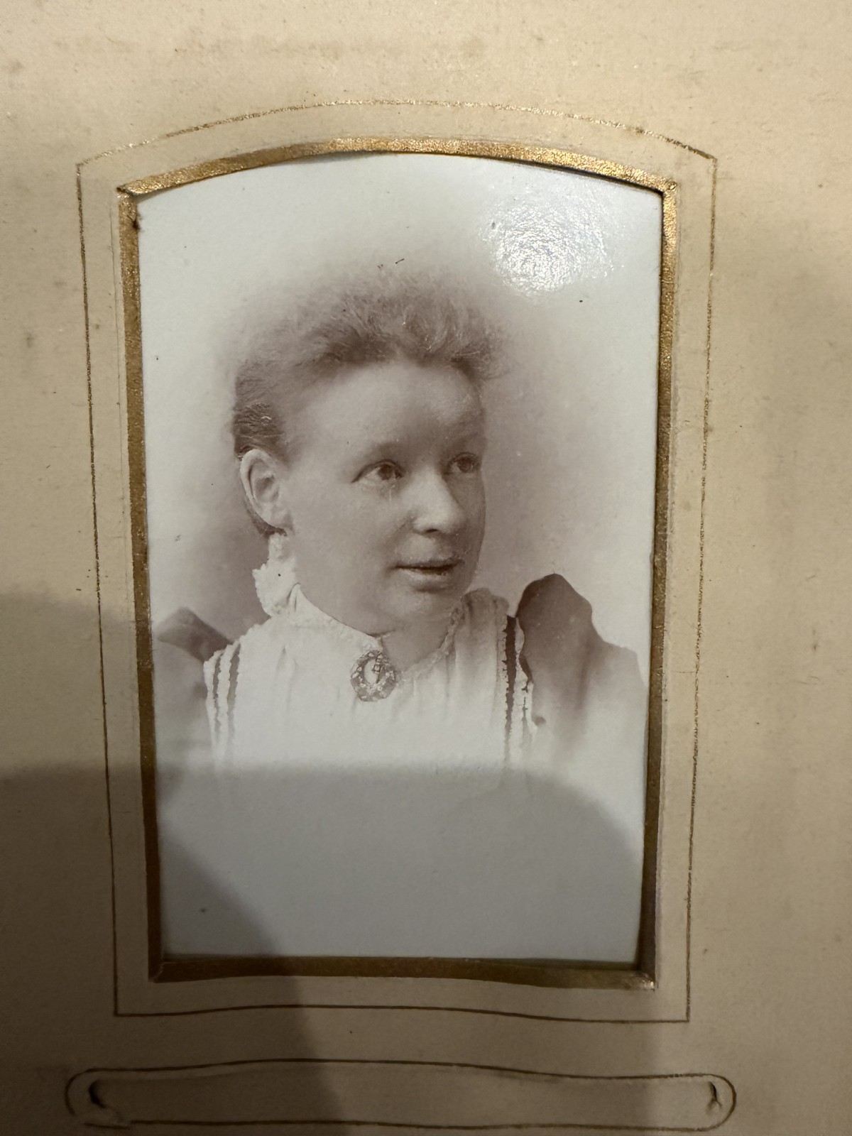 Antique Victorian Photo Album 16 Cabinet Cards East London c1885-1910 with Clasp