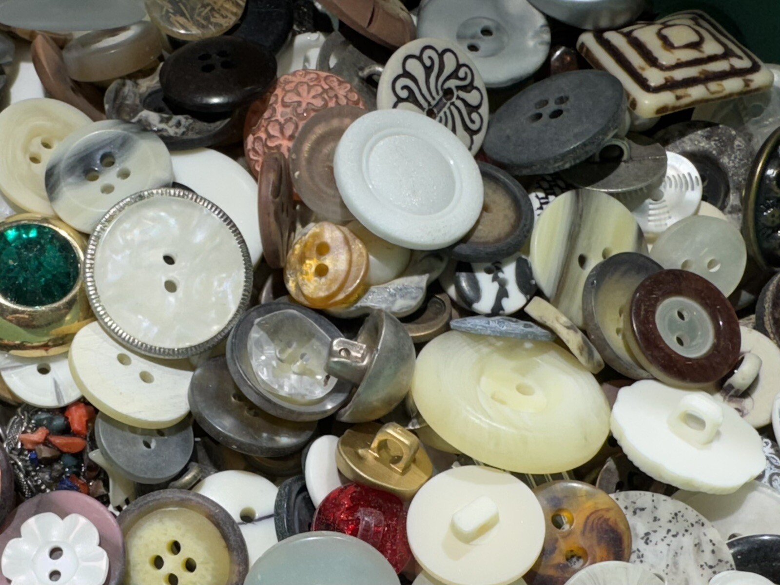 RARE LOT! 250 pc MIXED LOT of OLD-VINTAGE & NEW Buttons ALL TYPES & SIZES