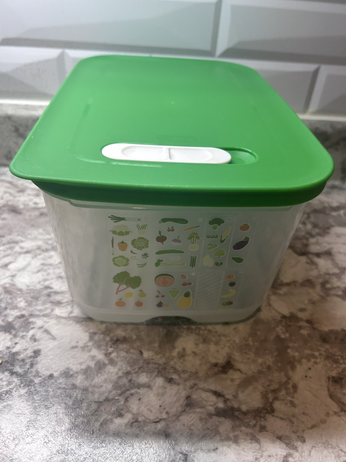 Tupperware FridgeSmart Medium Deep-1 gal./4.4L-Fruit & Vegetable Keeper-NEW