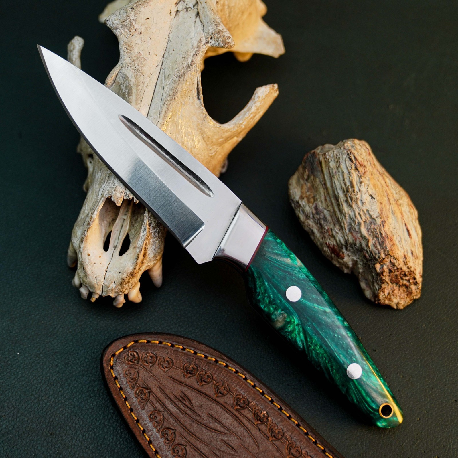 8.8″ D2 Steel Hunting Knife Full Tang Resin Handle Fixed Blade + Sheath