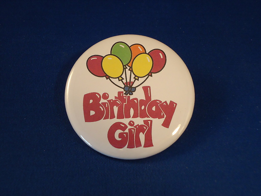 „BIRTHDAY GIRL“ BUTTON pin pinback 2 1/4″ badge NEW party loot bag RESALE! gift