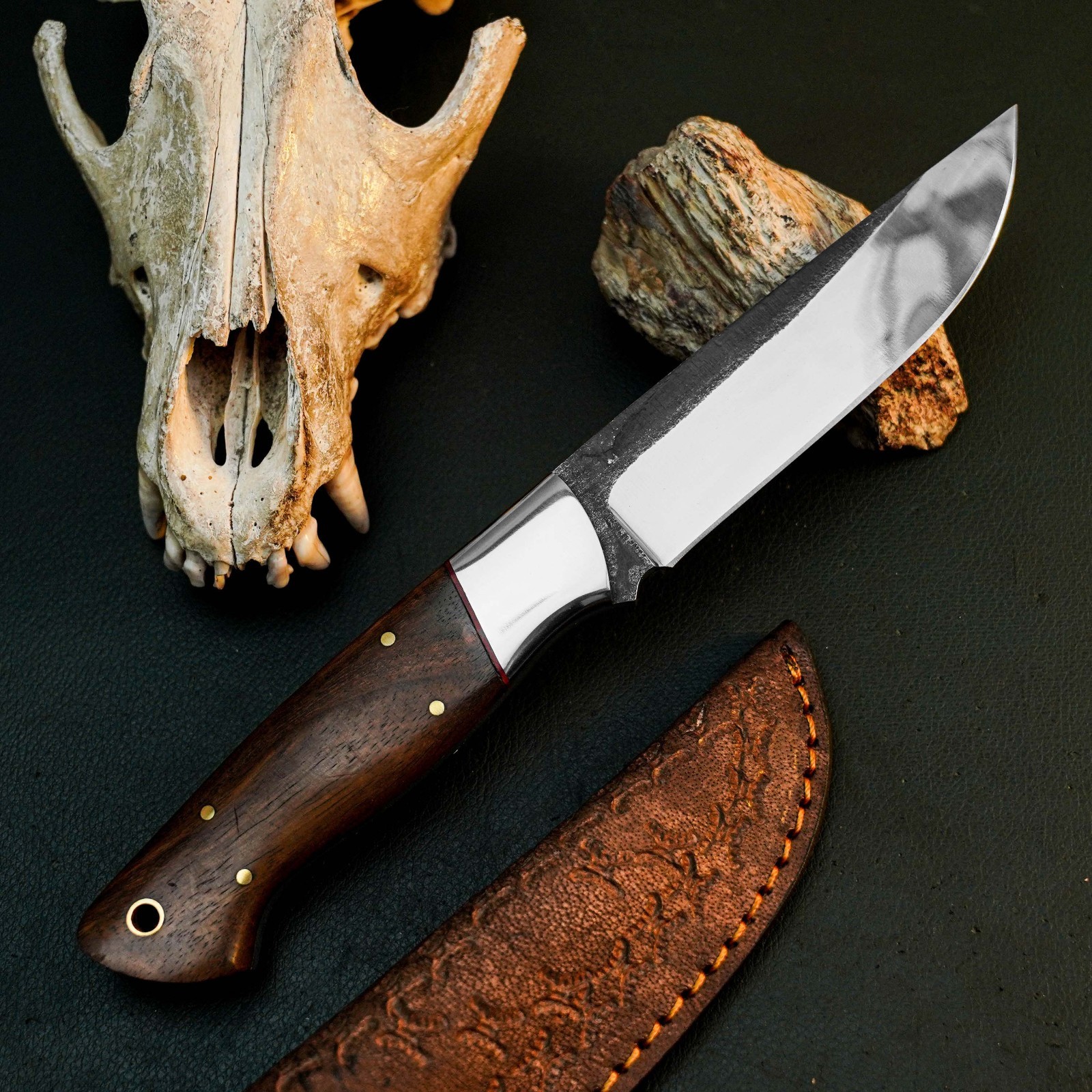 9.1 “ D2 Skinning Hunting Knife Handmade Full Tang Wood Handle Leather Sheath