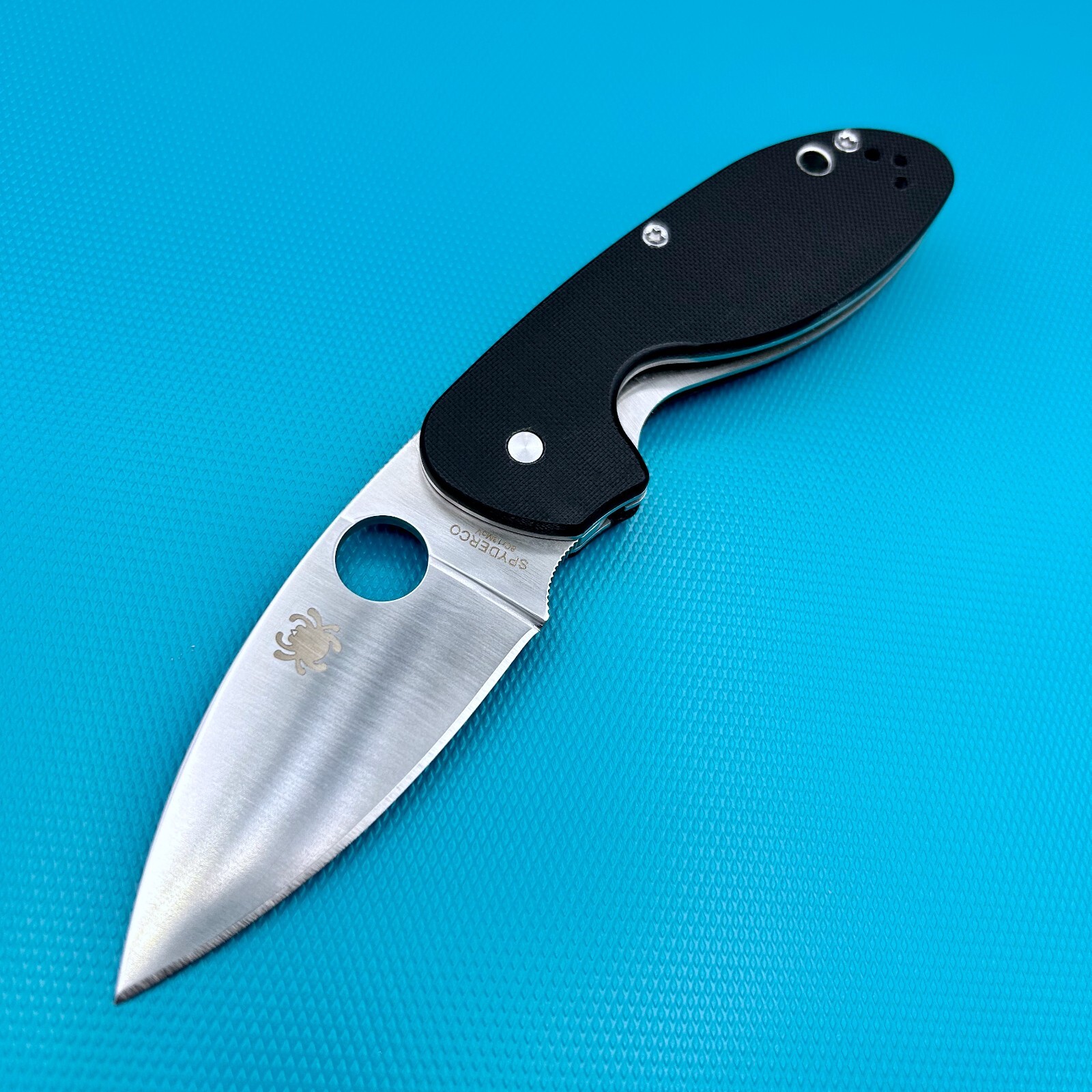 Spyderco Efficient C216GP – Plain Edge Linerlock – G10 scales – 8Cr13MoV steel