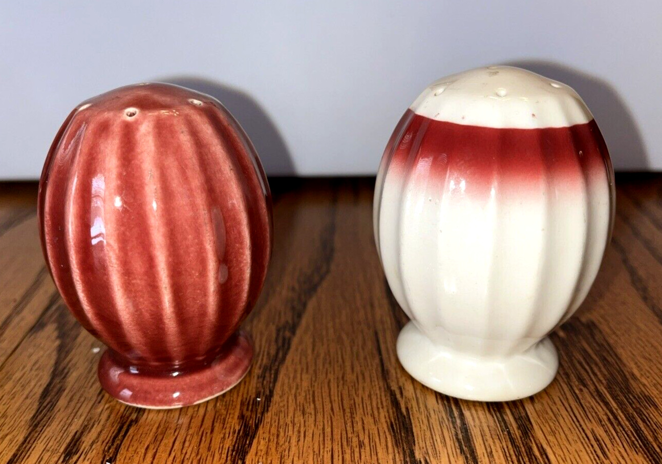 MCM Vintage Salt/Pepper Shakers Ribbed Round Art Deco Maroon/White