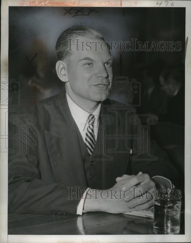 1952 Press Photo Atty Robert W. Dudley Before Senate Cmte Probing Tanker Deals