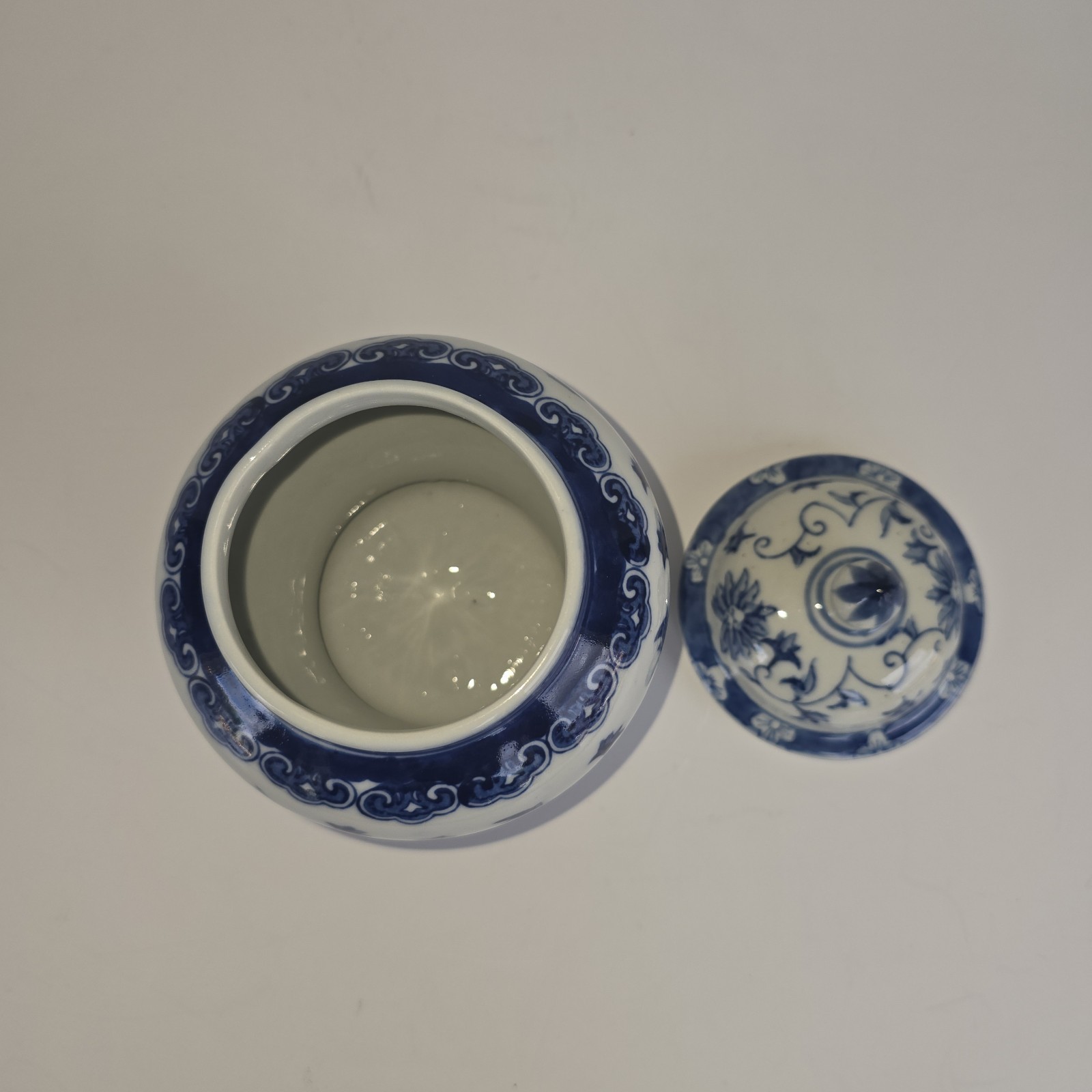 Blue & White Floral Porcelain Ginger Jar Decorative Jar w/ Lid 4.25 in Round