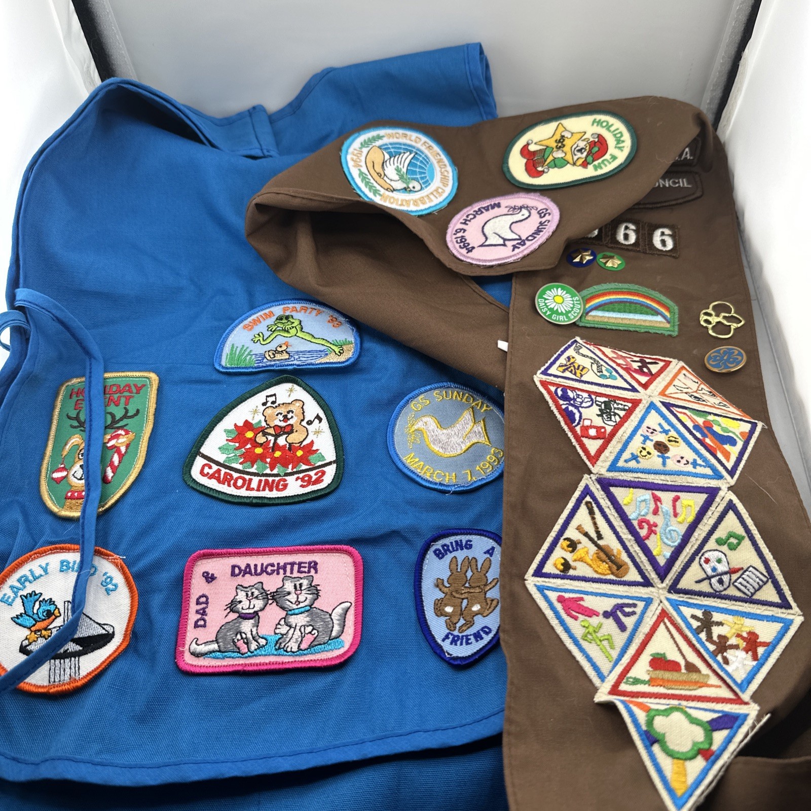 Girl Scout Daisy Apron Brown Sash With Badges & Pins GSA Girl Scouts Patches Lot