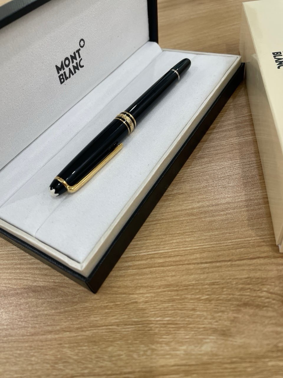 New Montblanc Meisterstuck 163 Rollerball Pen Black/Gold Trim w/ Gift Box