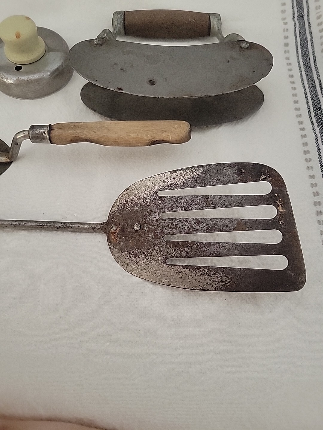 5 Decorative Farm house Wood Handle Beautiful Patina Metal Kitchen Utensil Wall
