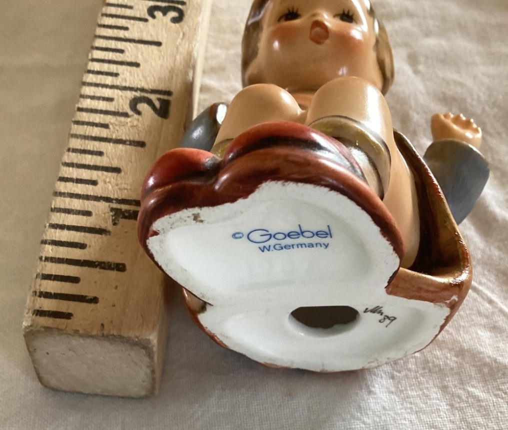 Vintage Hummel Goebel HUM 478 “ Hallo I’m Here Salut “ Figurine 1990-1999 TMK-7