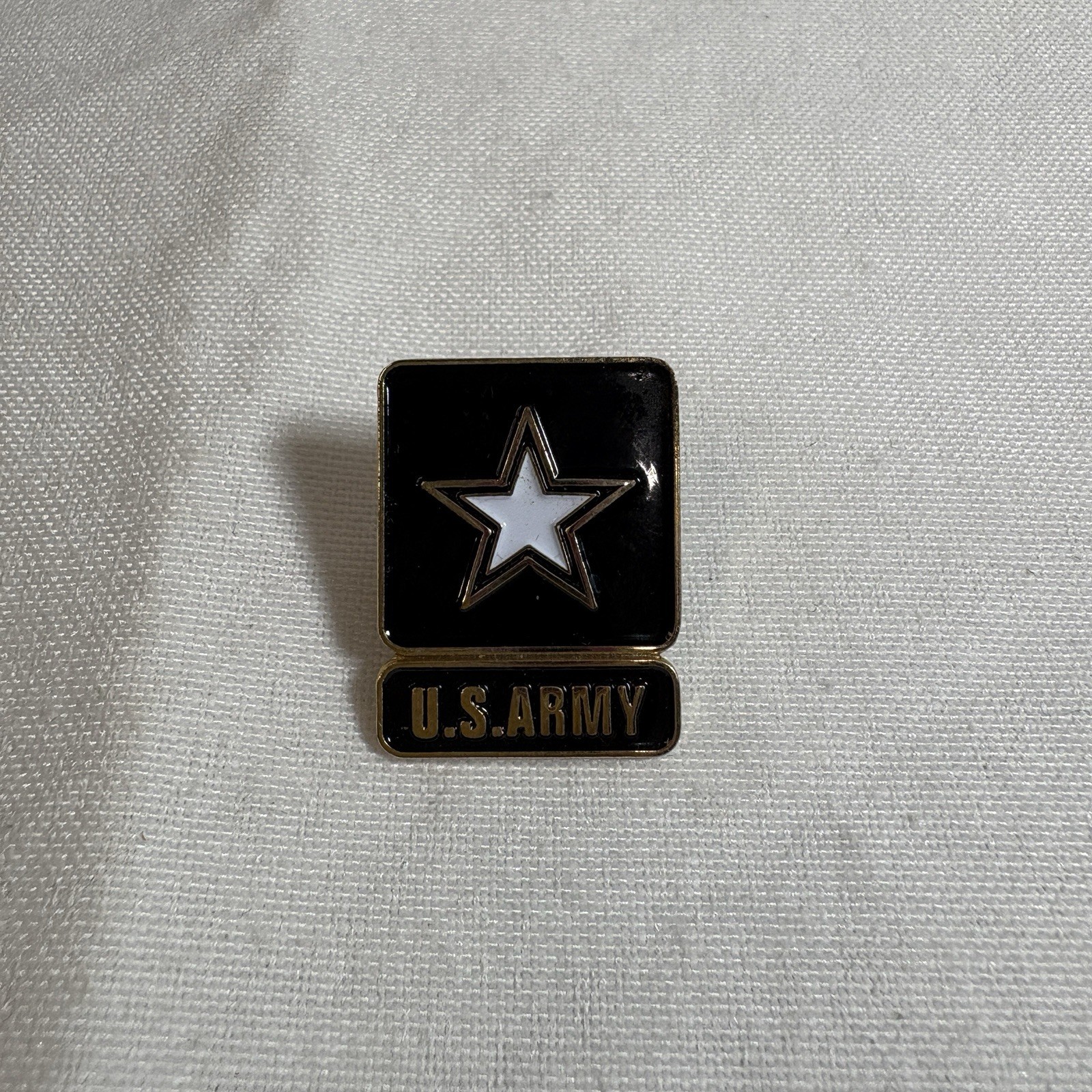 US Army Star Logo Lapel Pin Black Enamel Gold Tone Military Veteran Hat Tac 1in