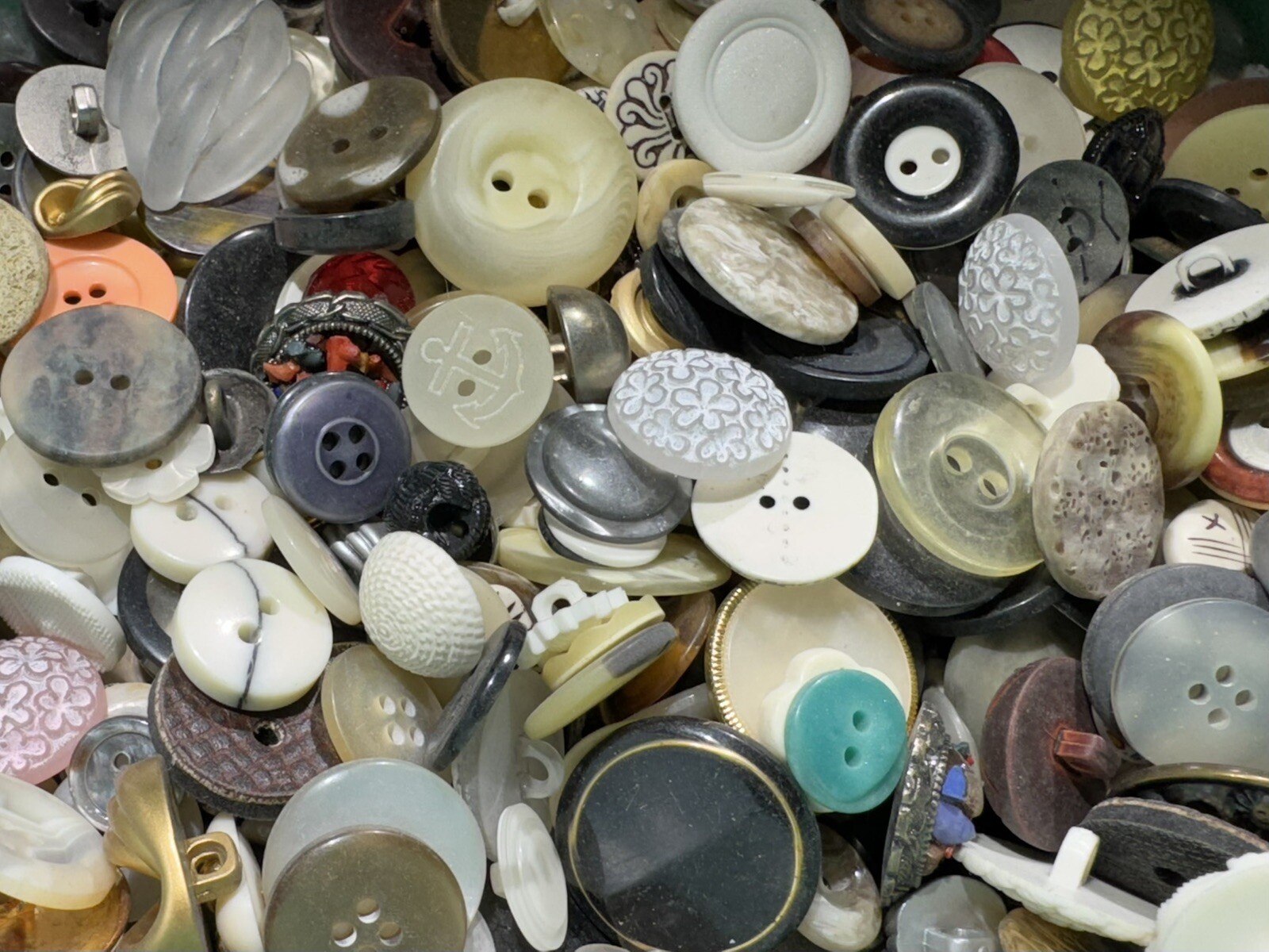 RARE LOT! 250 pc MIXED LOT of OLD-VINTAGE & NEW Buttons ALL TYPES & SIZES