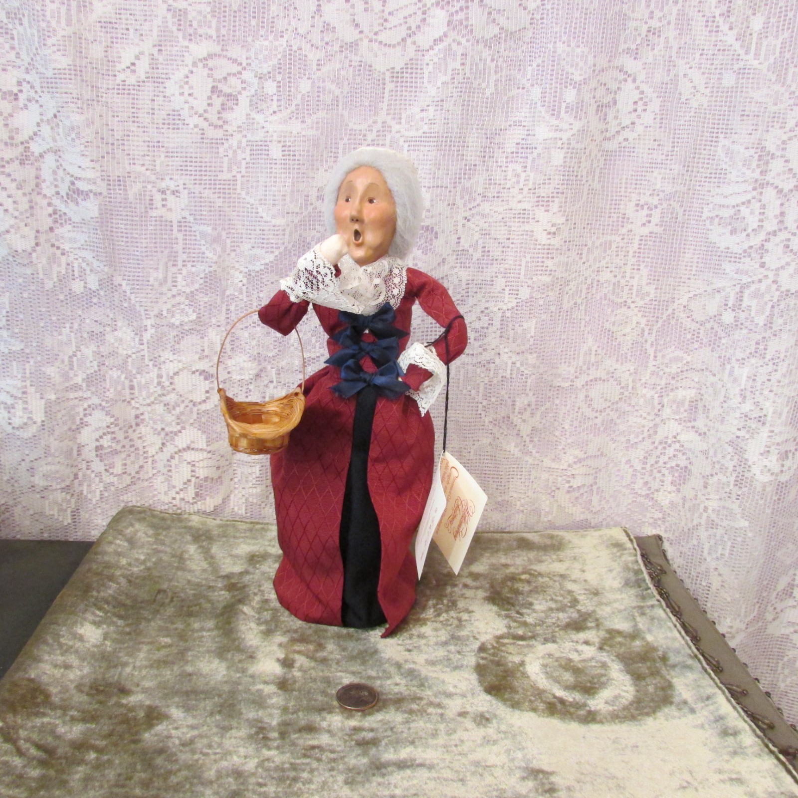Byers Choice Williamsburg Lady with Basket 1999
