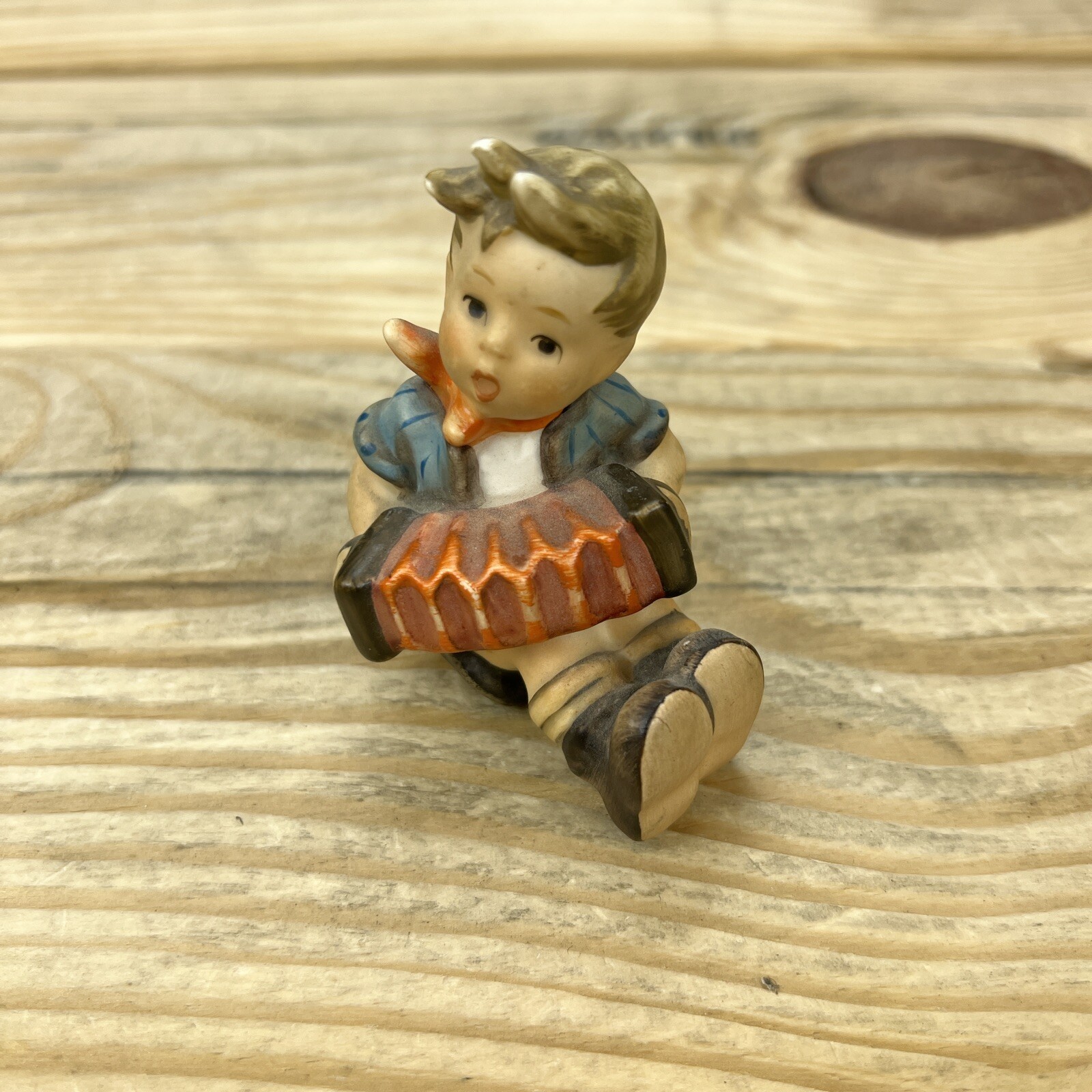 Hummel Goebel 2.75″ BOY WITH ACCORDION TMK6 West Germany 1990 – 1999