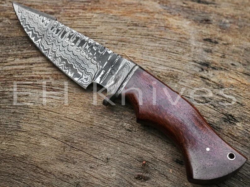 CUSTOM HANDMADE FORGED DAMASCUS STEEL BOWIE HUNTING EDC KNIFE ROSE WOOD HANDLE