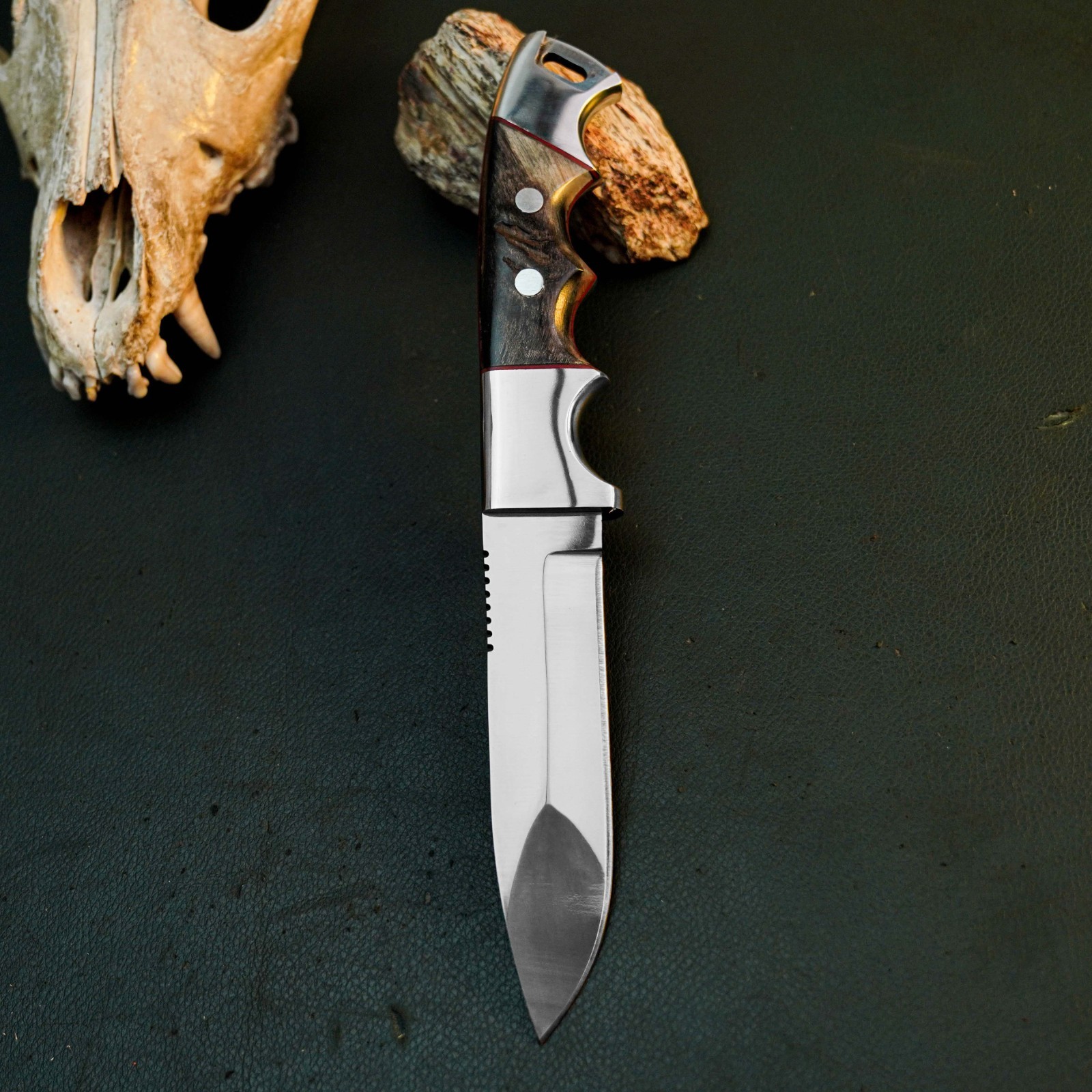 8.7″ D2 Skinning Hunting Knife Handmade Full Tang Ram Horn Handle Leather Sheath