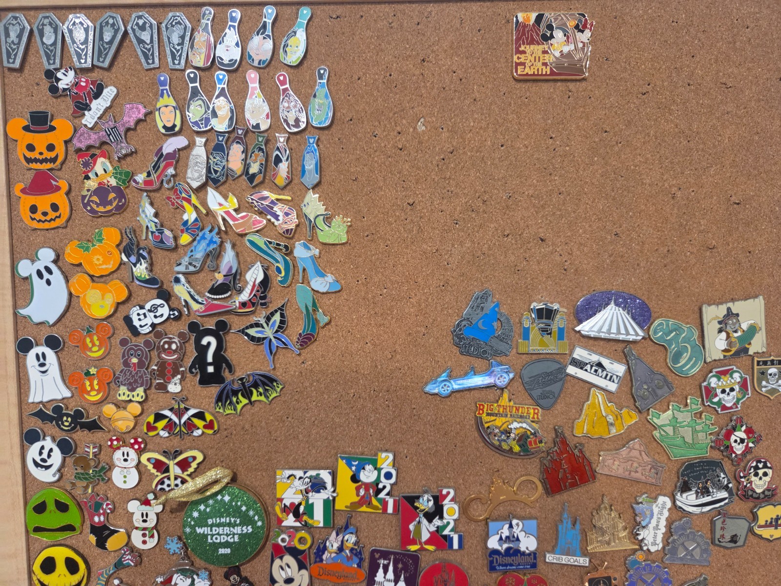 DISNEY PIN TRADING LOT 100, ALL DIFFERENT & TRADABLE