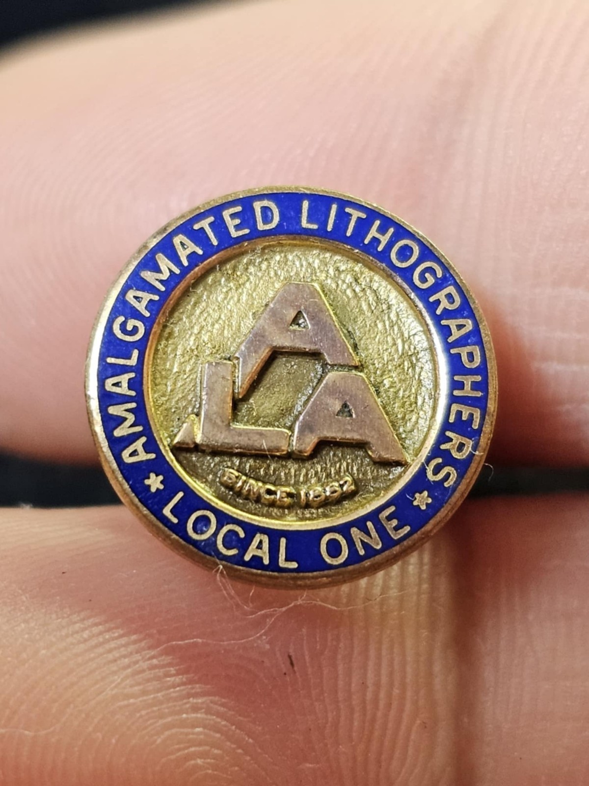 Vintage Goldtone Enamel Amalgamated Lithographers Local One Union Lapel Pin-B23