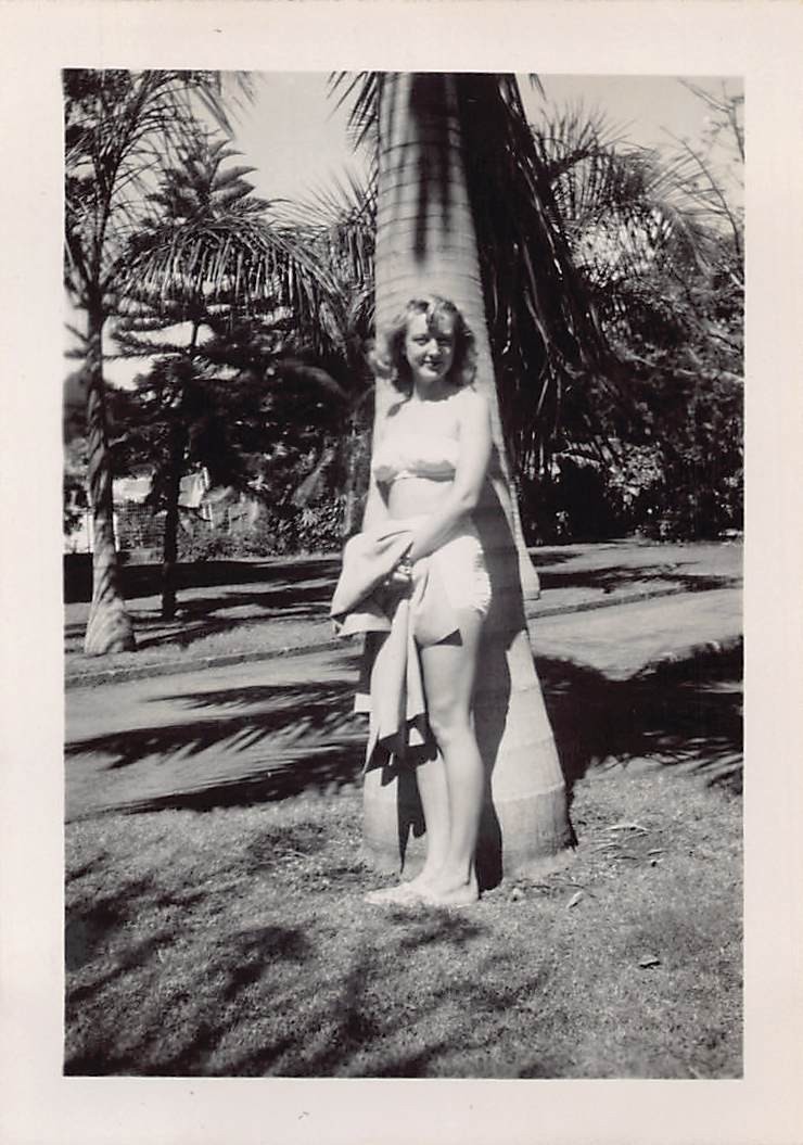 1947 Pretty Young Woman 1940s Photo Two Piece Swimsuit Blonde Posing Palm Tree