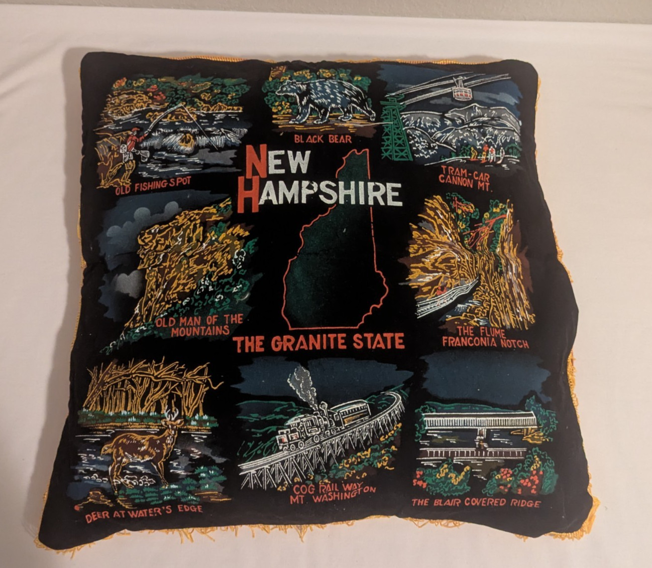 New Hampshire Velvet Souvenir Pillow Cover Black w/Yellow Fringe Japan 17″ x 17″