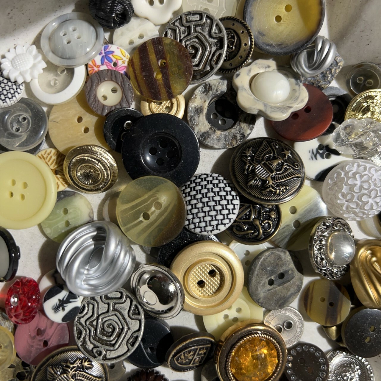 RARE LOT! 250 pc MIXED LOT of OLD-VINTAGE & NEW Buttons ALL TYPES & SIZES