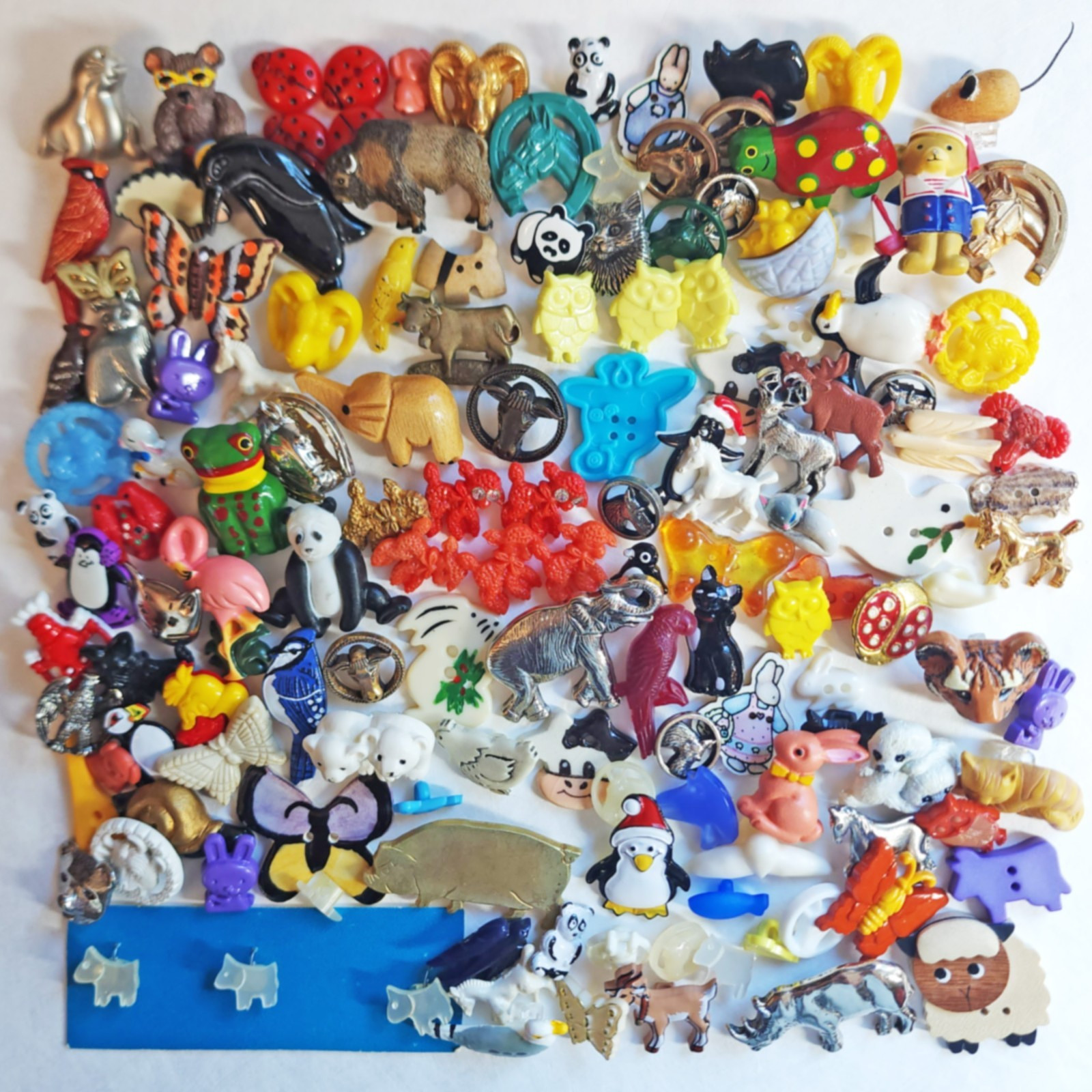 144 Vtg Realistic Novelty Buttons Plastic Metal Wood Goofies Birds Animals Bugs