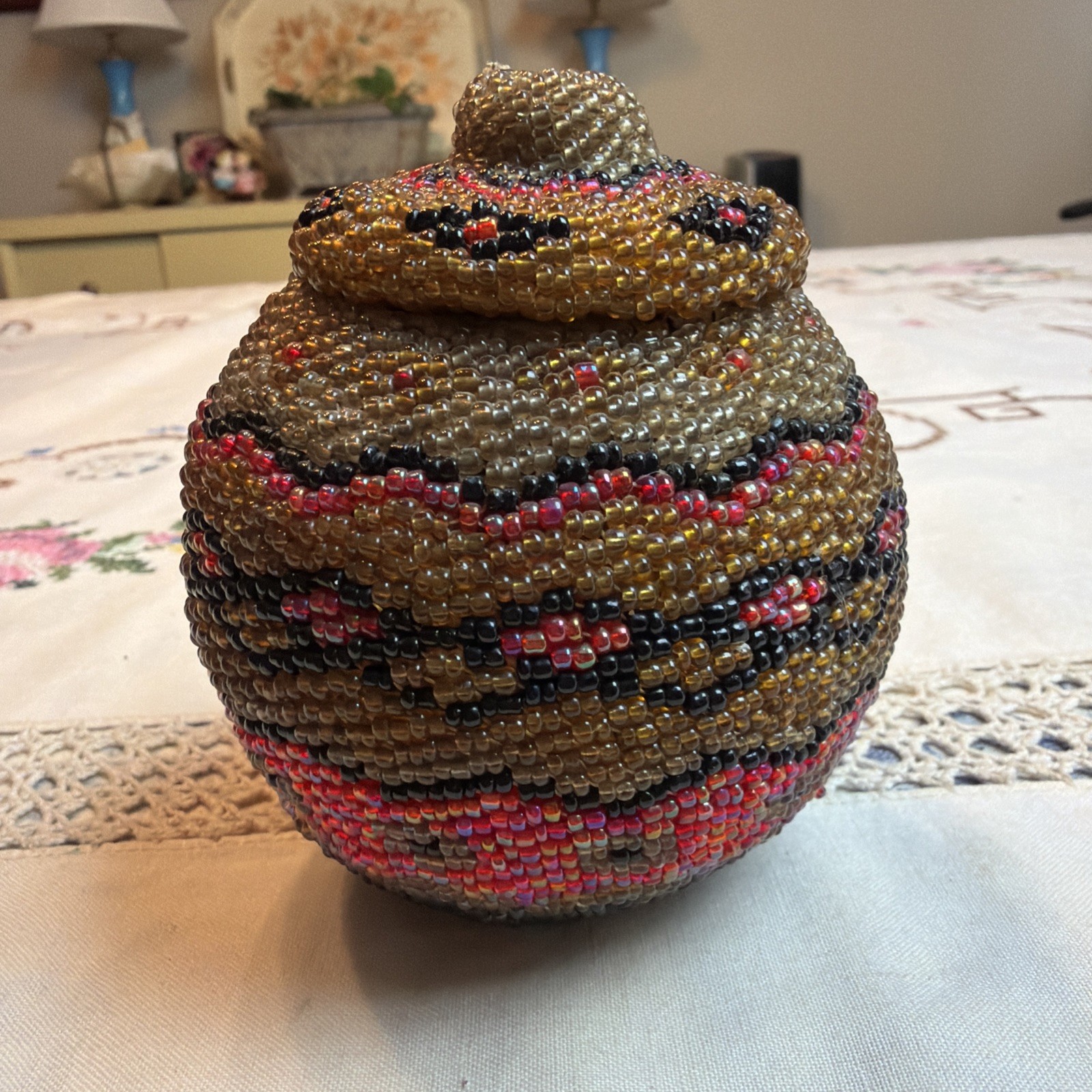 VTG Multi COLOR WOVEN BEADED OVER RATTAN BASKET WITH LID Brown Tan Pink