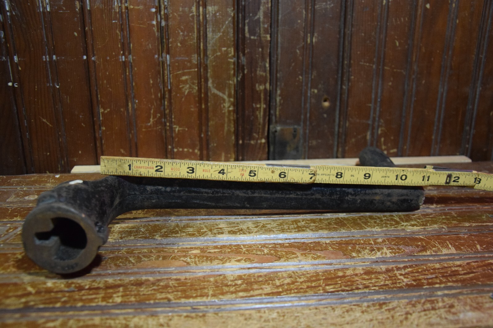 CAST IRON METAL HAND CRANK HANDLE ONE PIECE MACHINED INTERFACE OLD TIMEY DECOR
