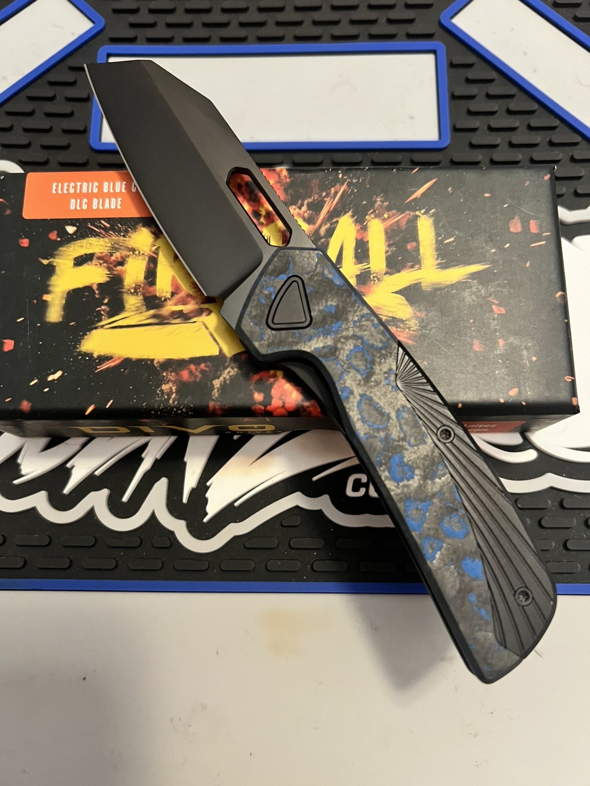 Divo knives Fireball Electric Blue Carbon Fiber DLC blade EDC