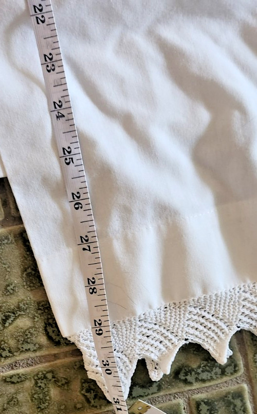 Vintage Handmade Crochet Edge Pillowcases Set of 2 White Cotton lace 31 x 28