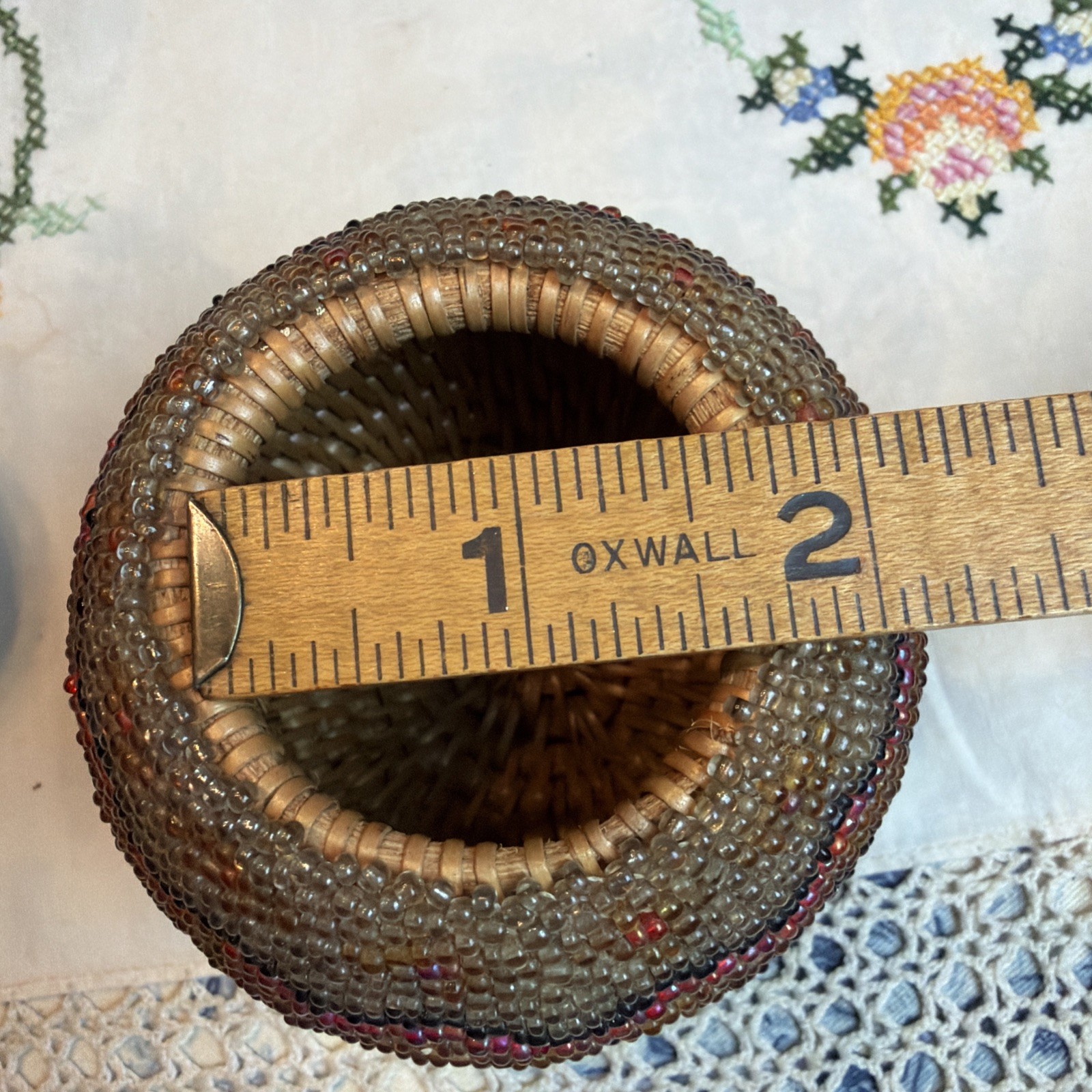 VTG Multi COLOR WOVEN BEADED OVER RATTAN BASKET WITH LID Brown Tan Pink