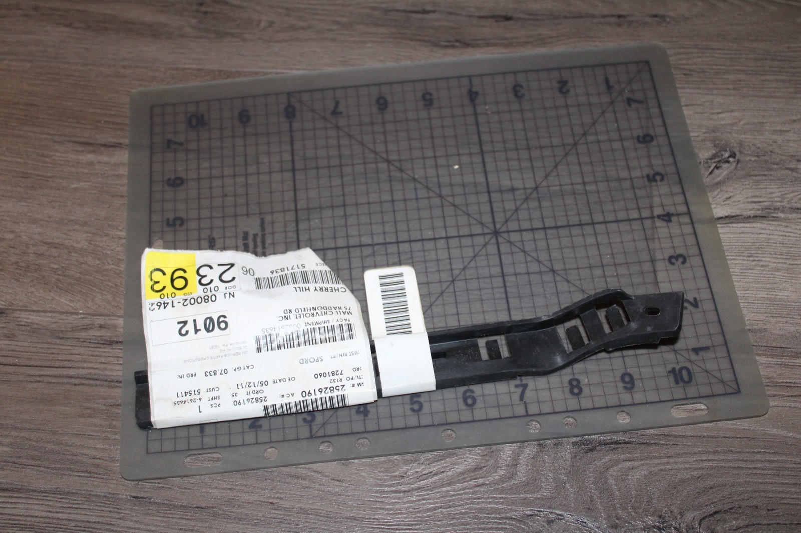 2009-2017 Chevy Traverse front left driver side bumper brace NOS 25826190