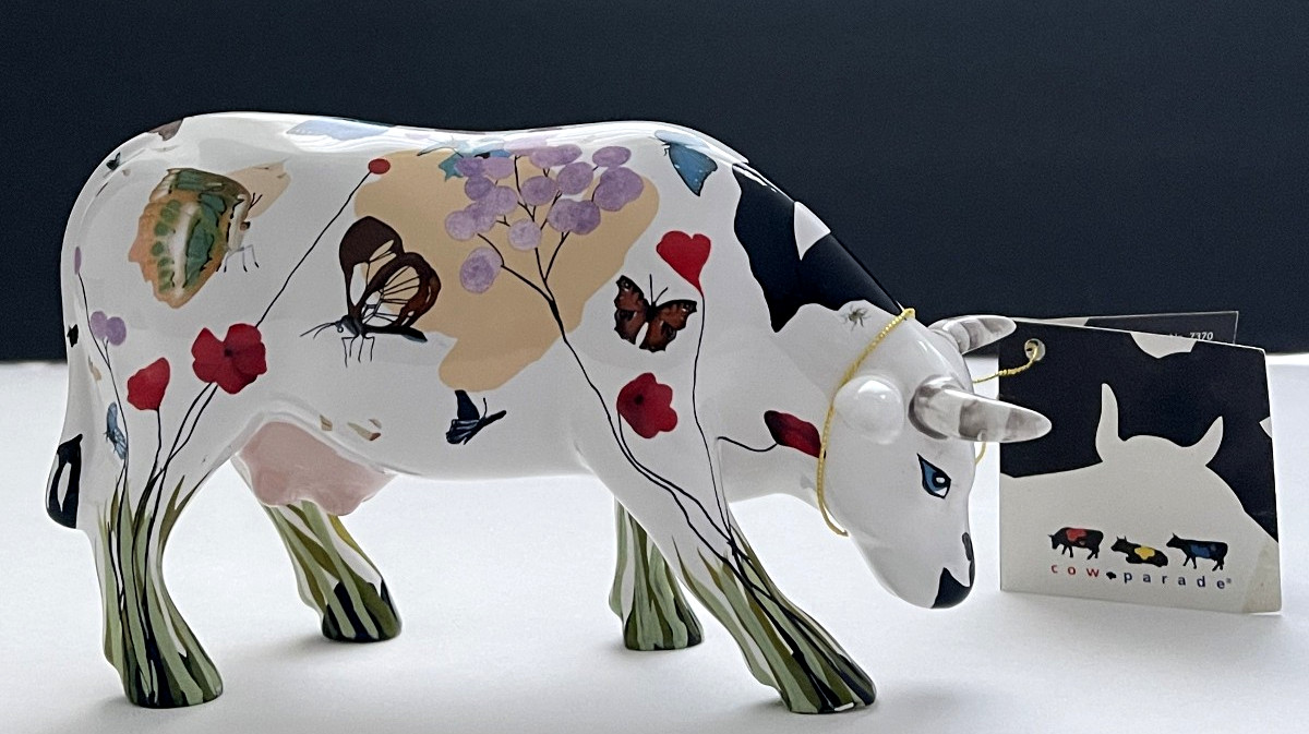 Cow Parade #7370 RAMONA Westland Giftware Cow Figurine 2009 w/ Tag RARE