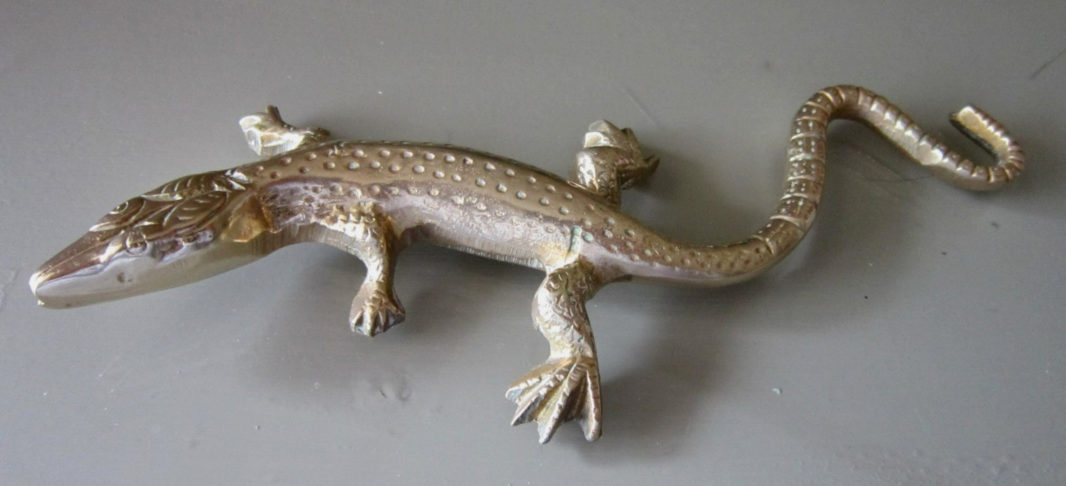 Solid Brass Lizard Paperweight 6.7 ounces – 7 1/2 inches Long.