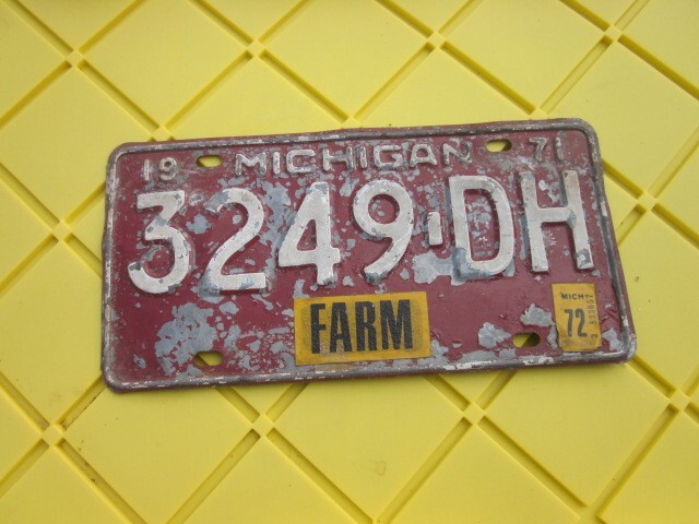 MICHIGAN LICENSE PLATE # 3249-DH 1971 72 FARM EXPIRED 3 YEARS GREAT LAKE STATE