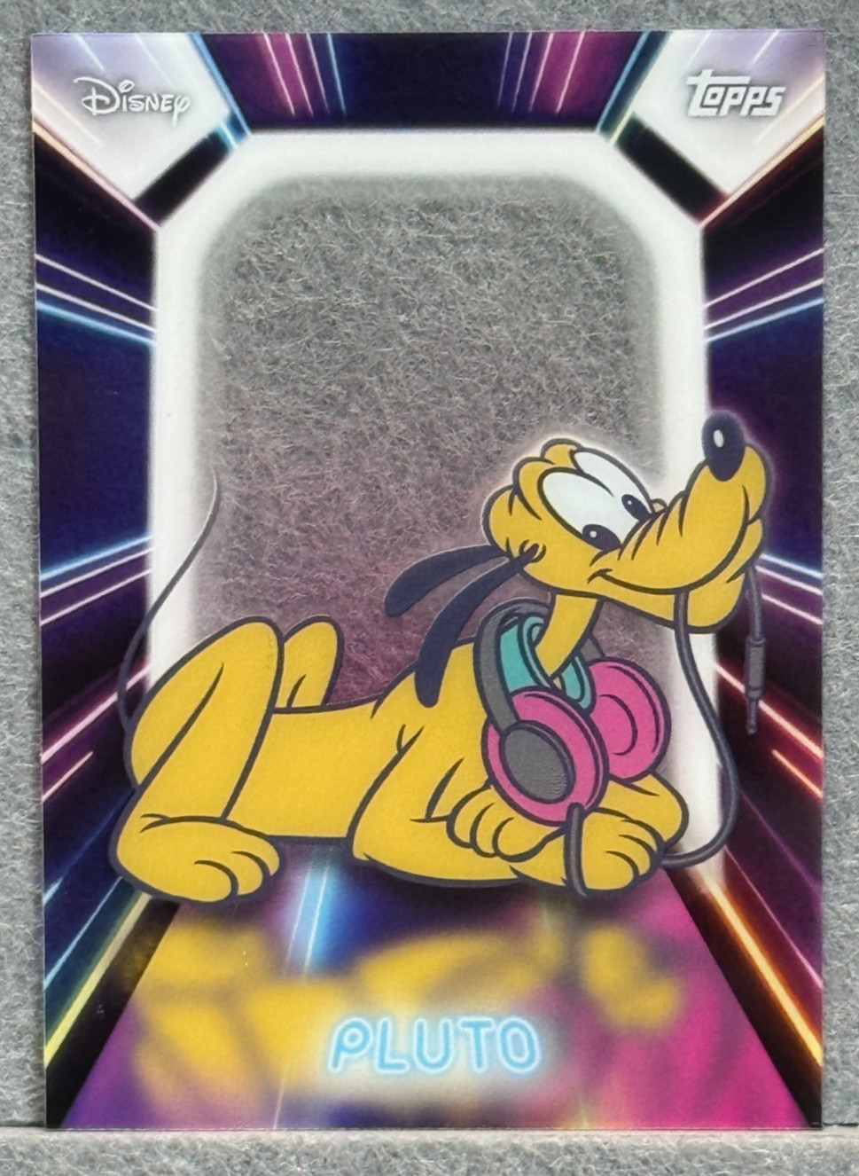 Pluto 2026 Topps Disney Neon Illuminated Neon Lights Insert #NPL-20