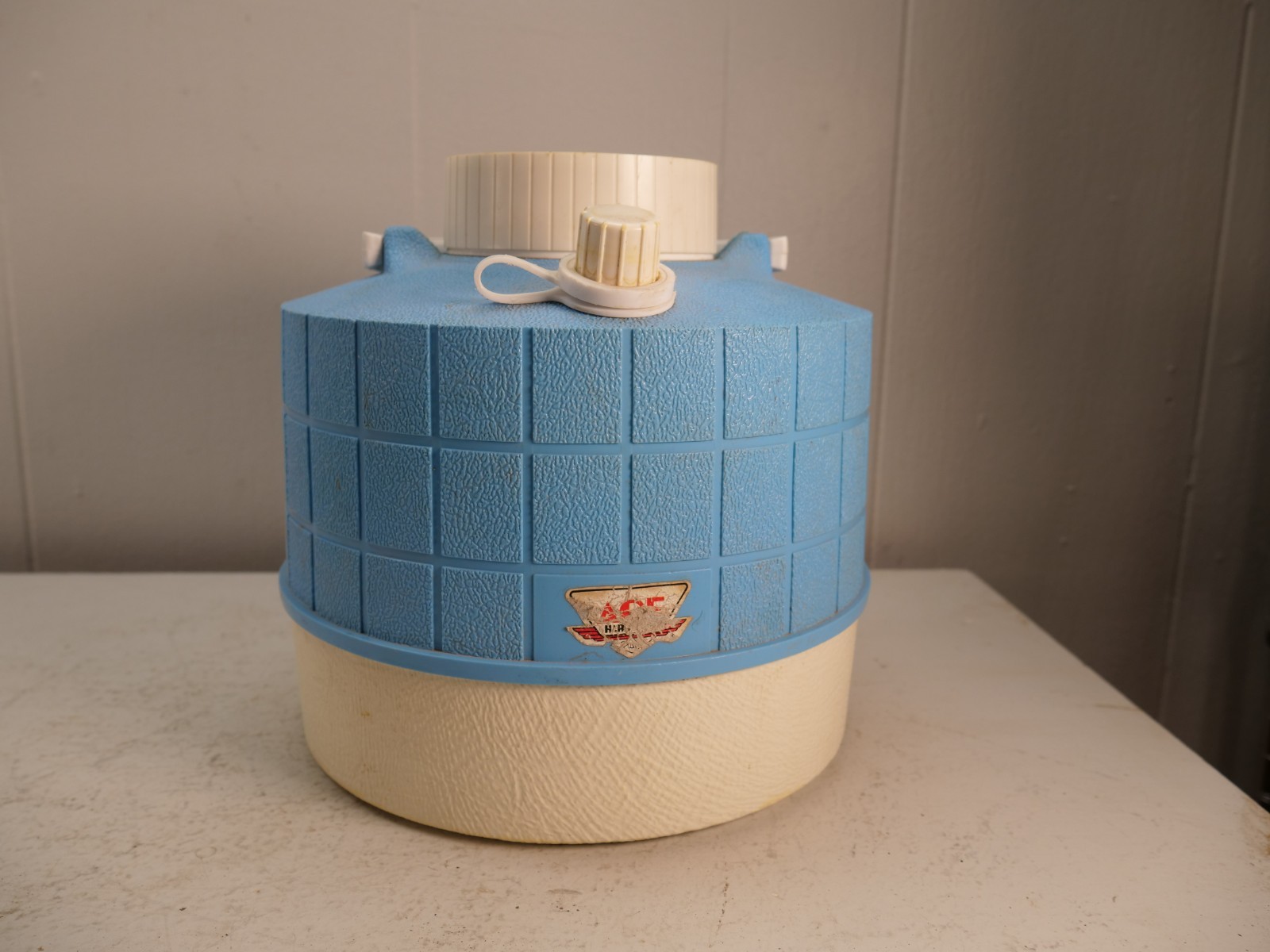 Vintage ACE HARDWARE THERMOS 1 GALLON DISPENSER JUG Baby Blue