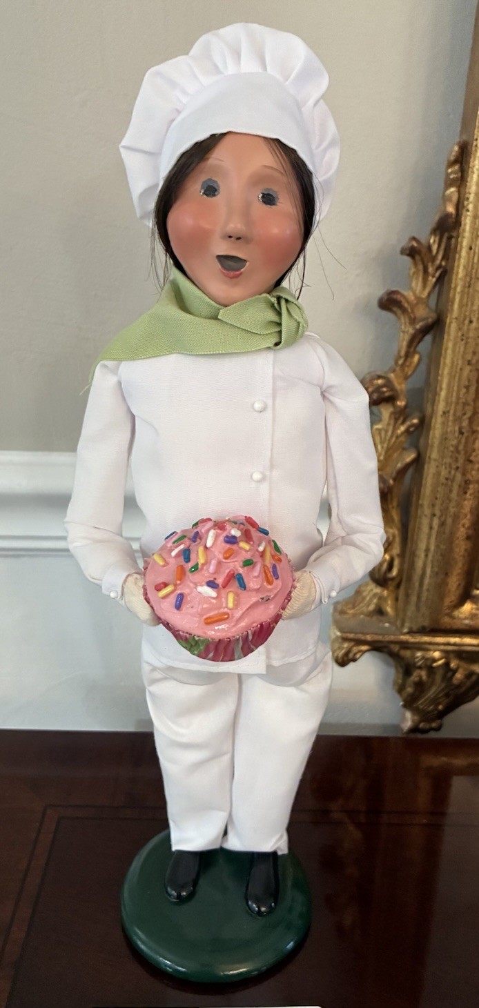 Byers Choice Carolers HTF Cupcake Chef
