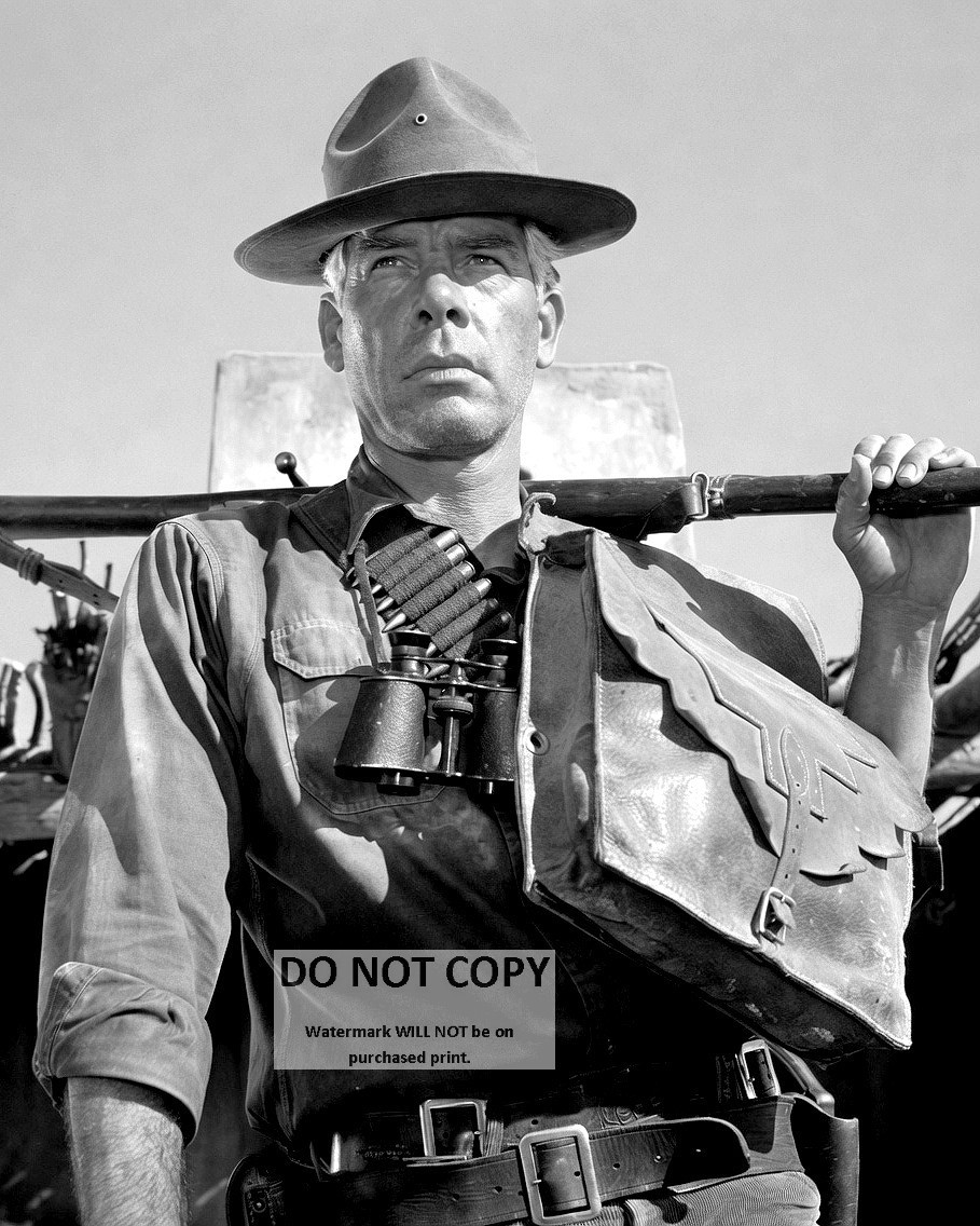 LEE MARVIN IN „THE PROFESSIONALS“ – 8X10 PUBLICITY PHOTO (SP-192)