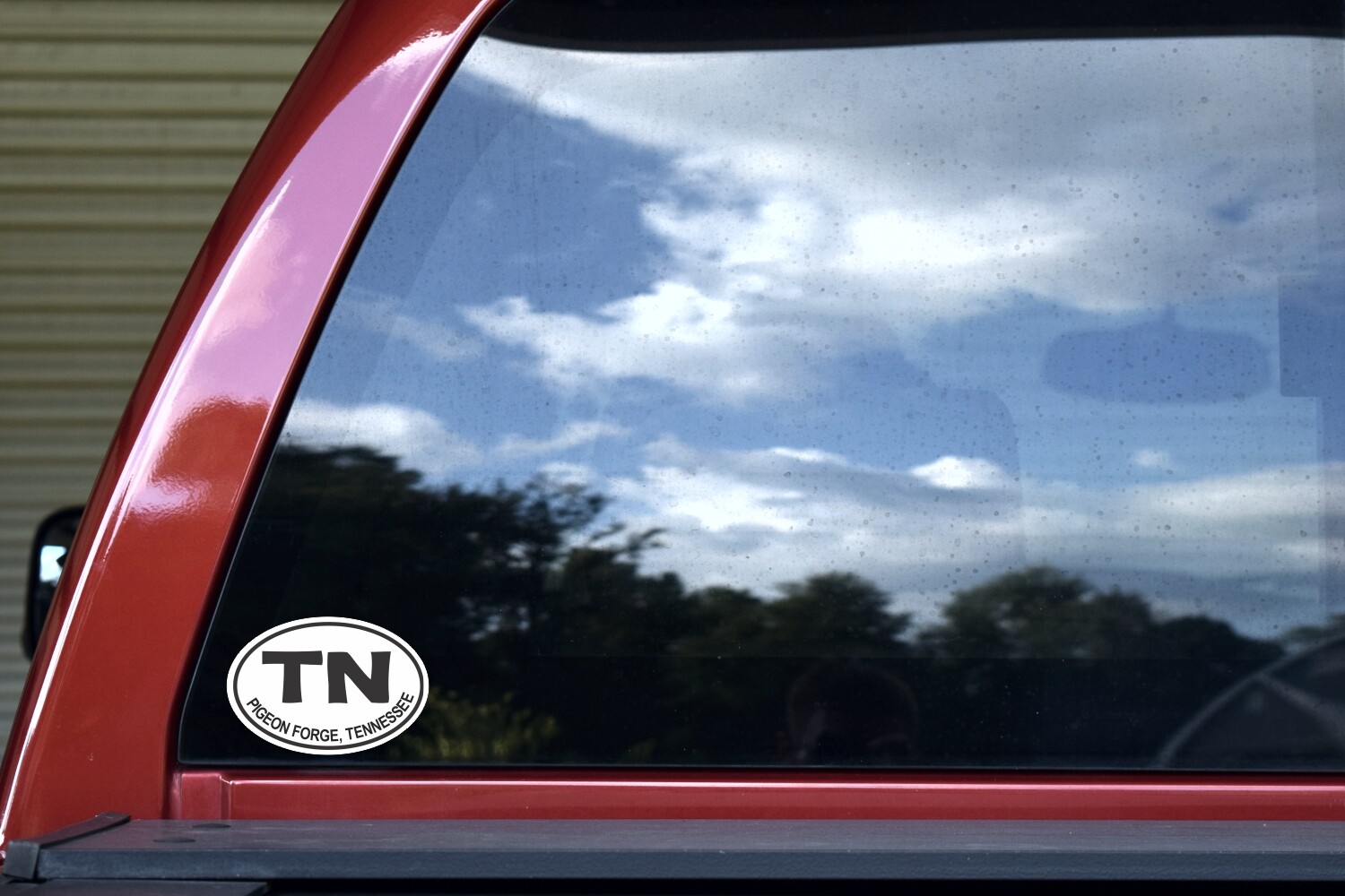 4.25in x 2.75in Oval Pigeon Forge Tennessee Sticker