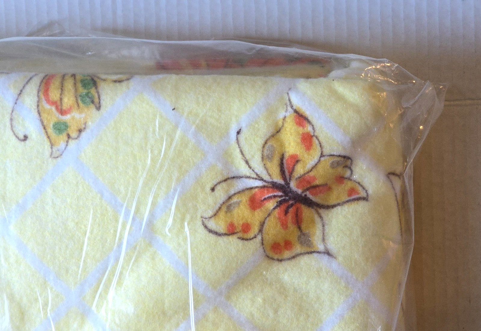 Vintage Yellow Blanket Butterfly Pattern 72 x 90 100% Polyester