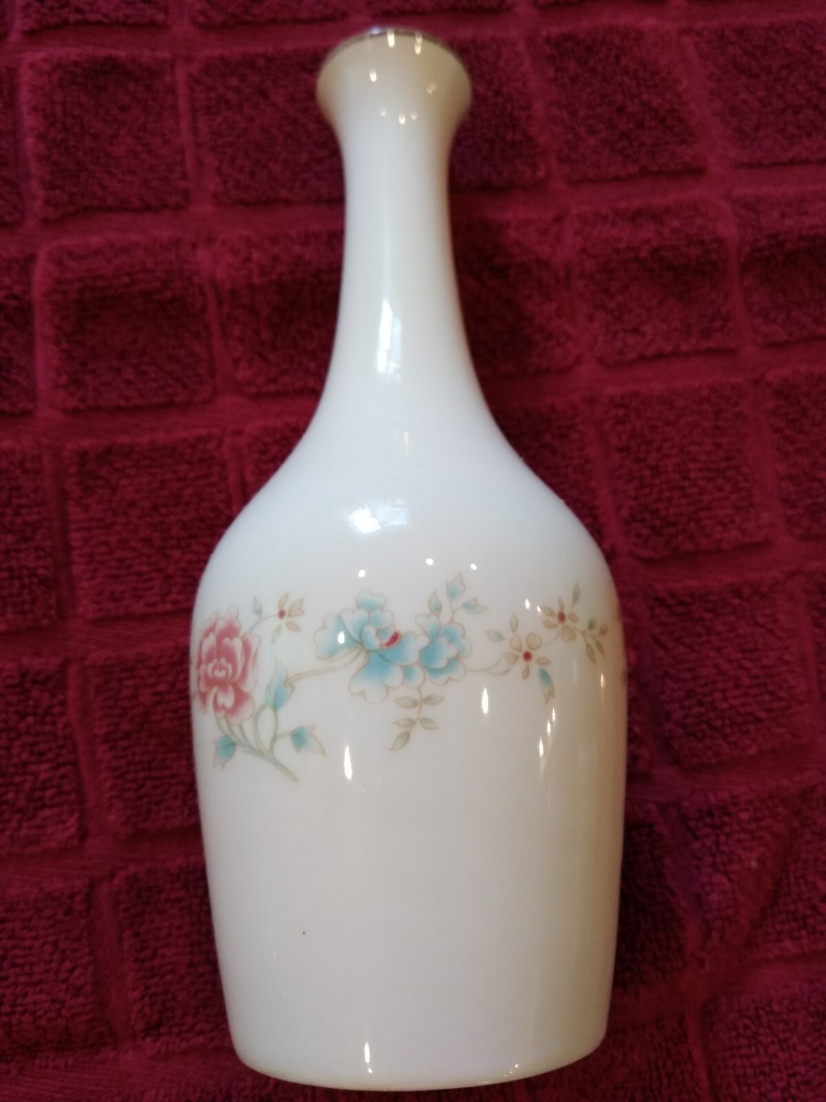 VINTAGE STEELITE INTERNATIONAL BUD VASE~MADE IN ENGLAND~WHITE FLORAL~VEUC