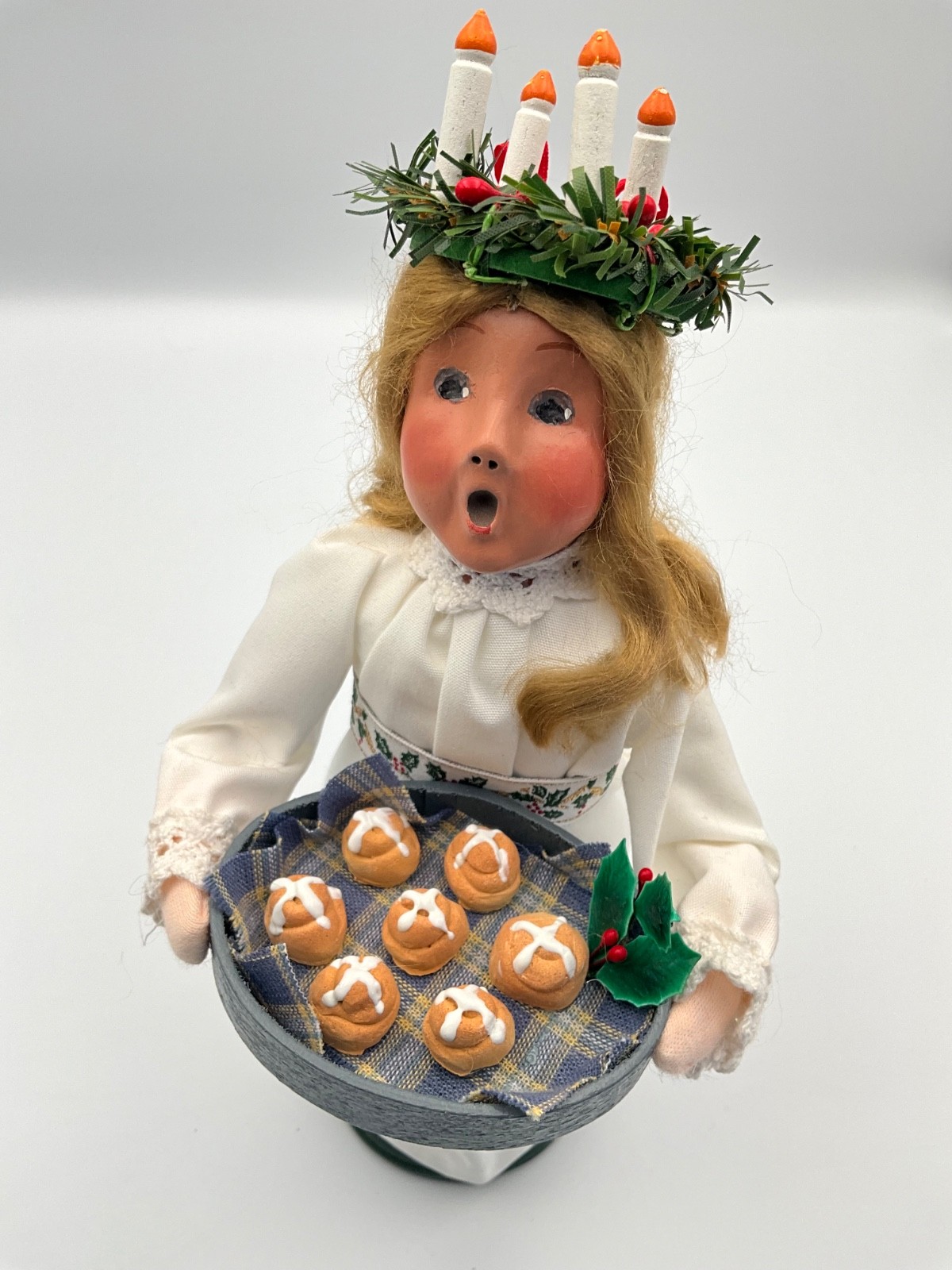 Byers Choice Saint St Lucia Candles & Hot Cross Buns Swedish Legend HTF Mint