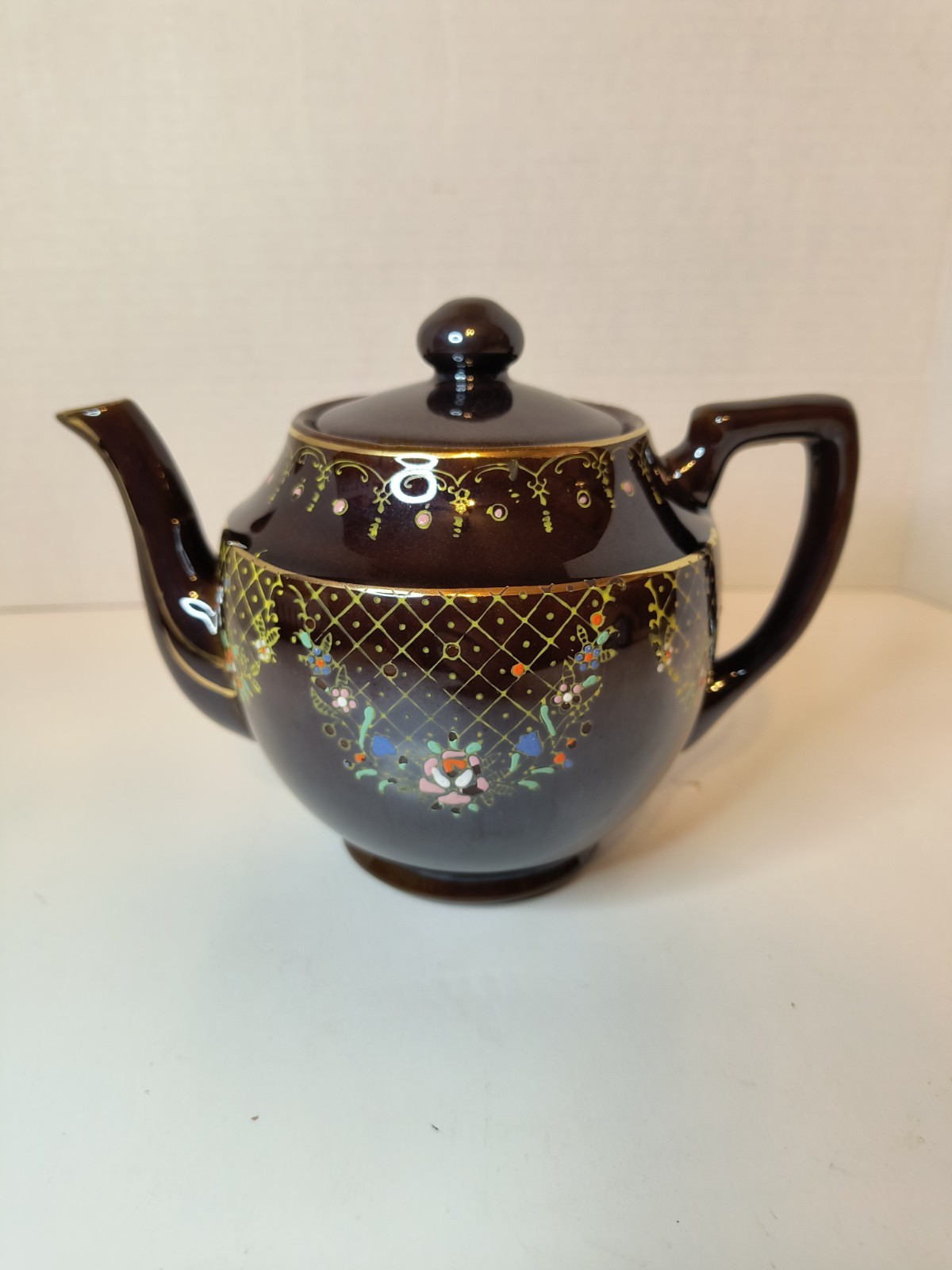 VTG BLACK TEAPOT W/MORIAGE HANDPAINTED GREEN RED YELLOW FLORAL MADE IN JAPAN.