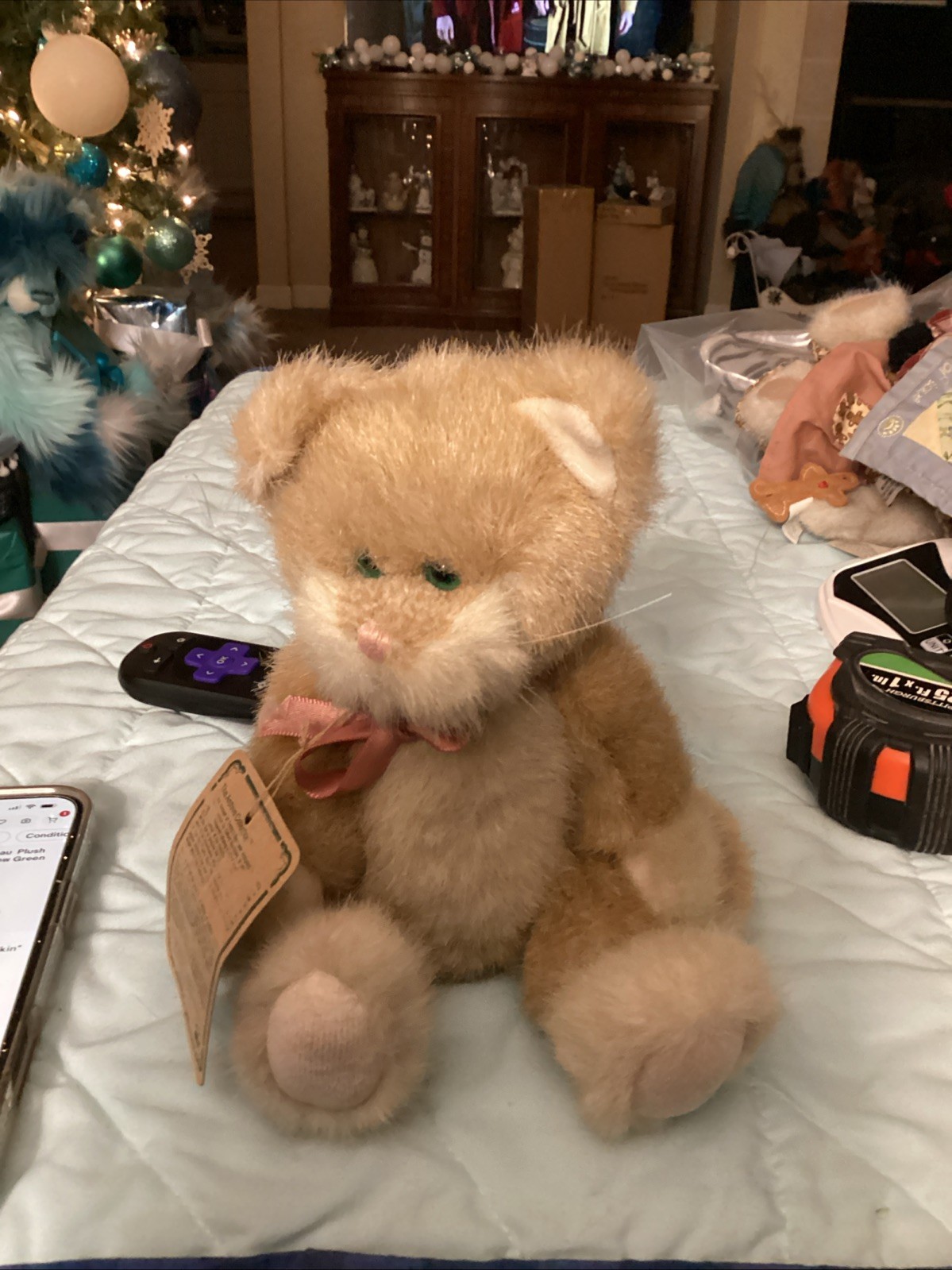 Boyd’s Bear Gold Cat. Thoreau. 1990-1999.. 6”. Pink nose And Bow, Green Eyes.