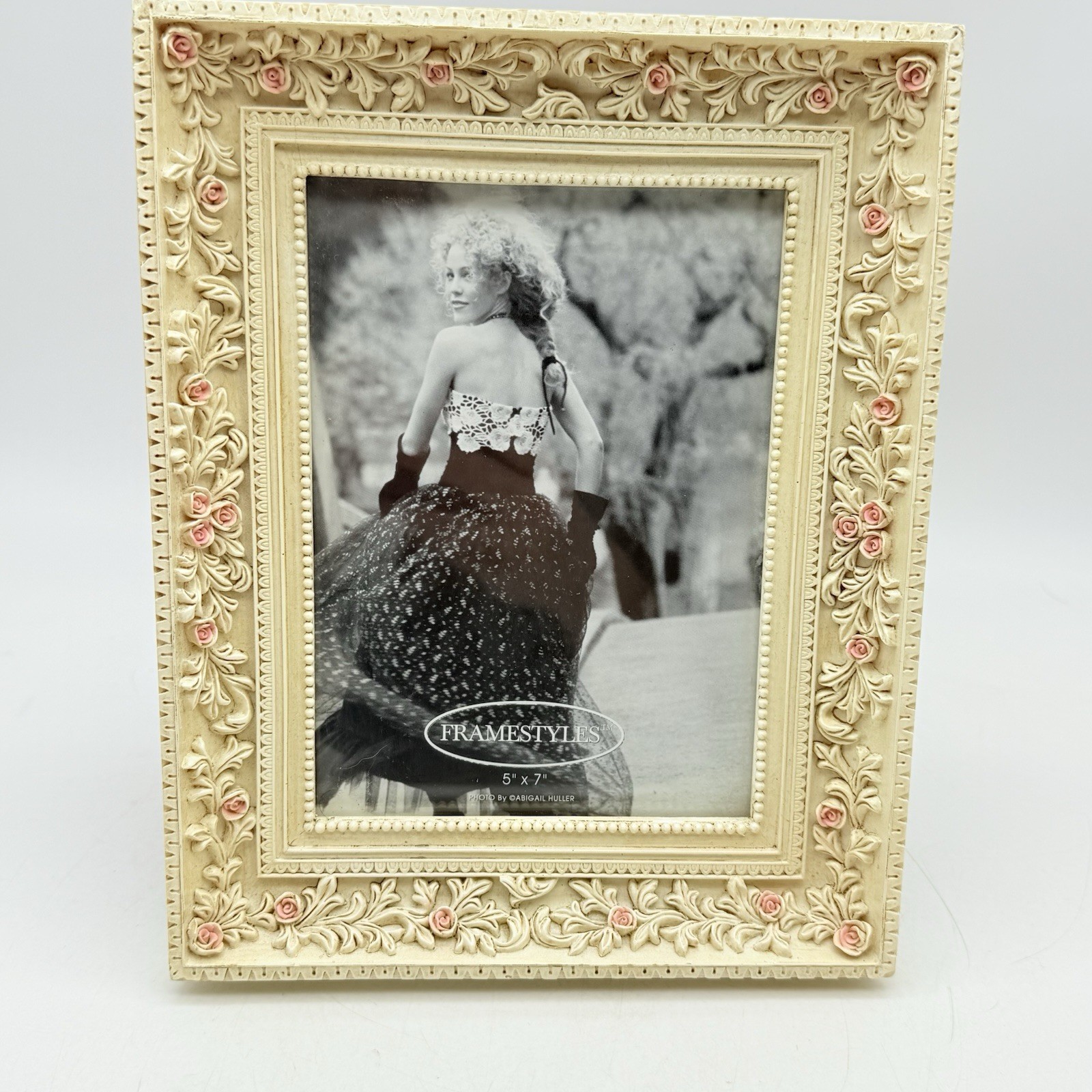 Abigail Huller 5” X 7” Photo Frame Resin Roses Cream Gold Trim Stand Alone /Wall