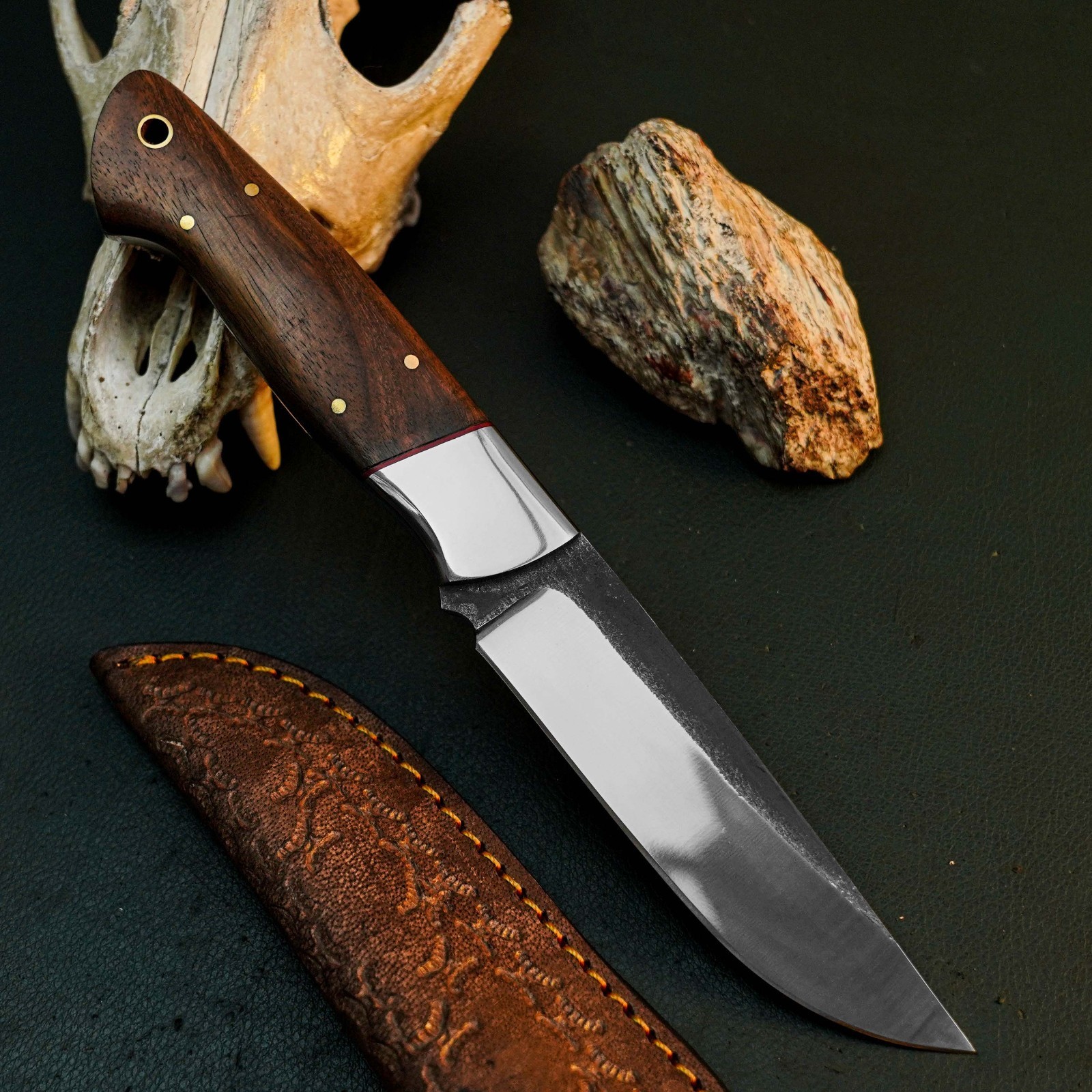 9.1 “ D2 Skinning Hunting Knife Handmade Full Tang Wood Handle Leather Sheath