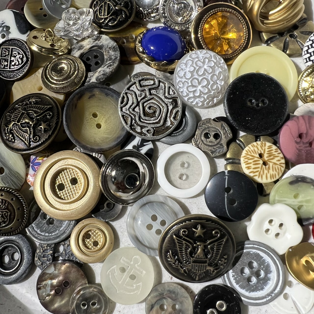 RARE LOT! 250 pc MIXED LOT of OLD-VINTAGE & NEW Buttons ALL TYPES & SIZES